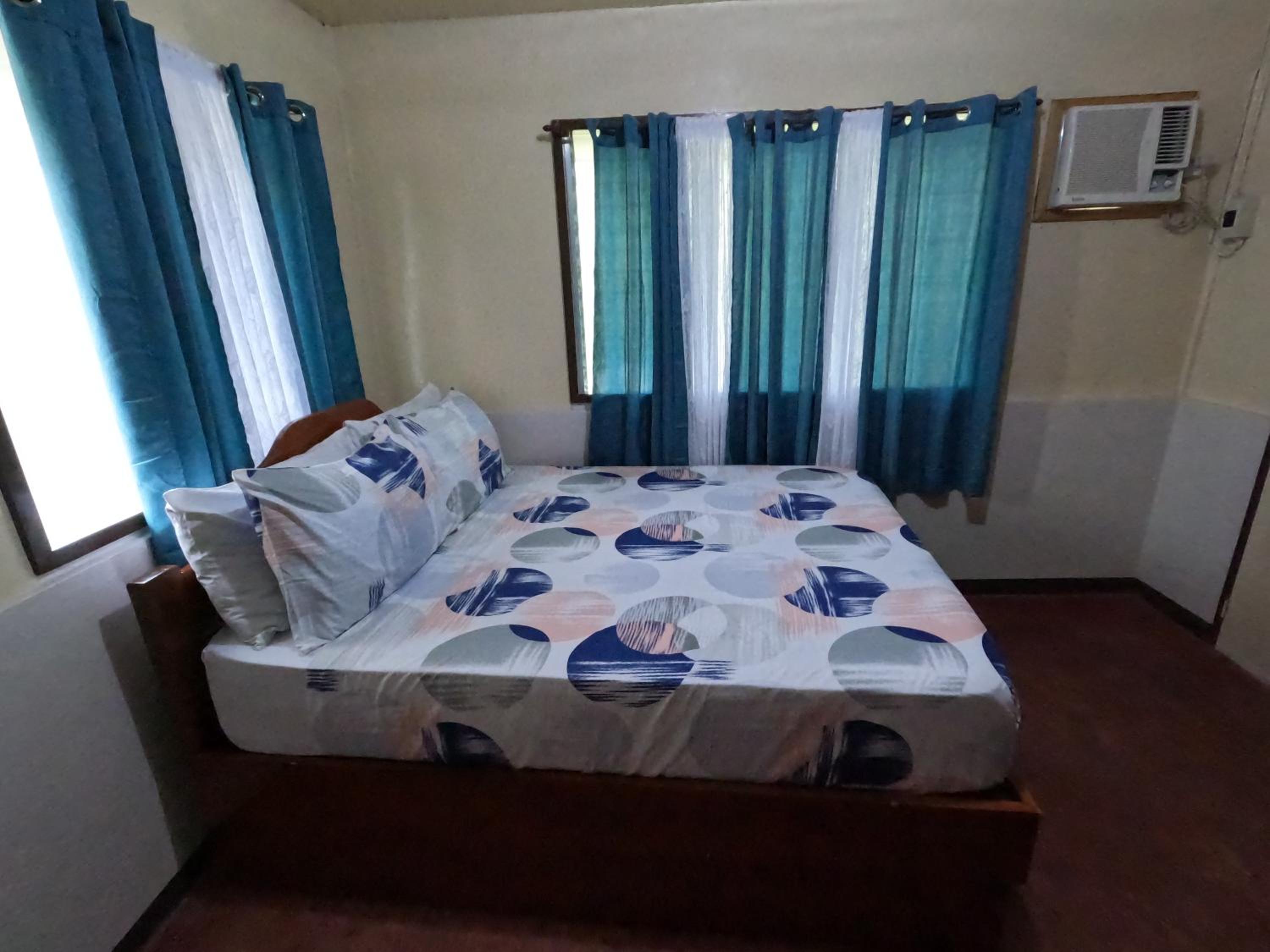 Quadruple Room with Private Bathroom - Photo 4