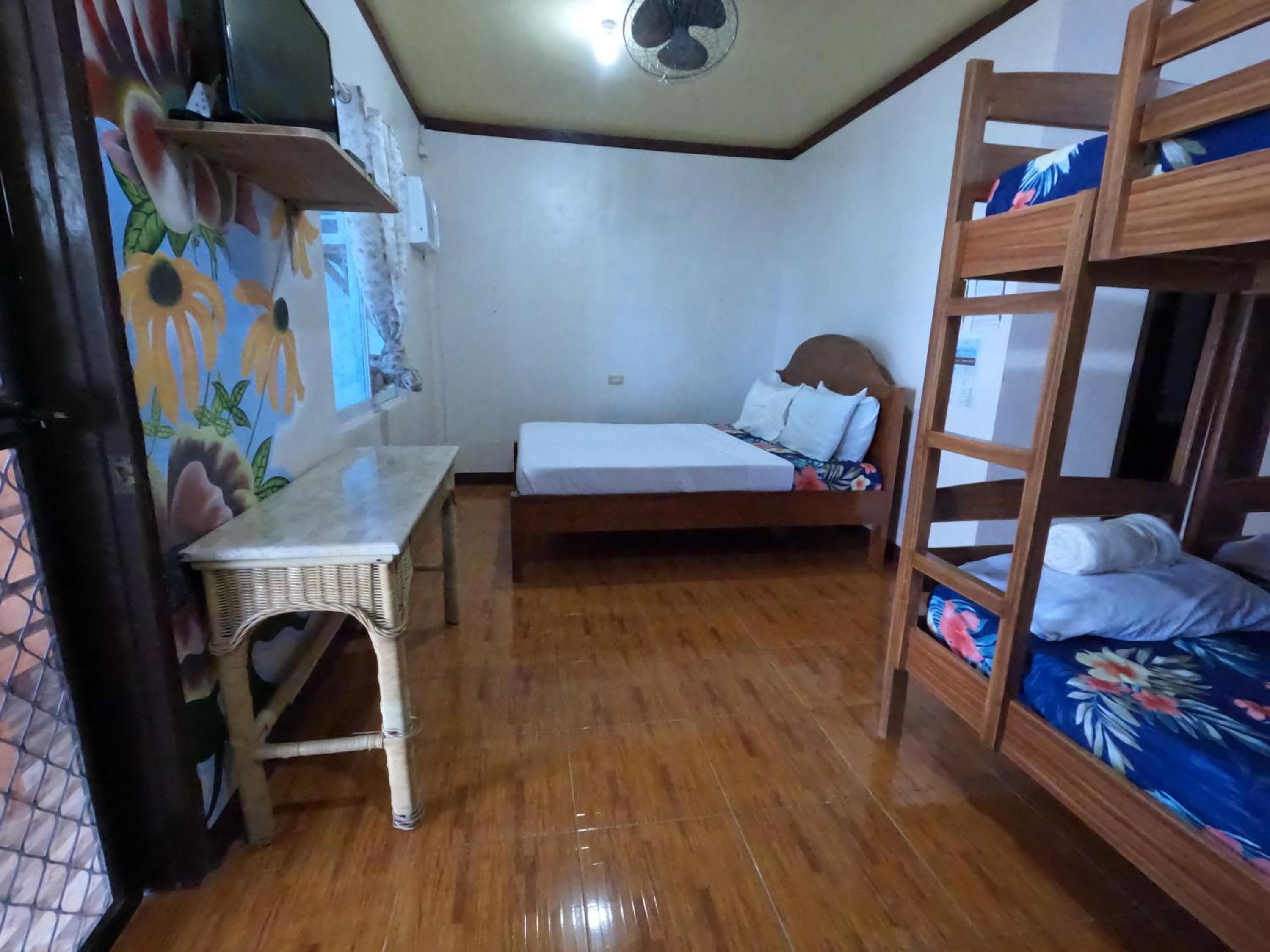 Family Room with Sea View - Photo 1