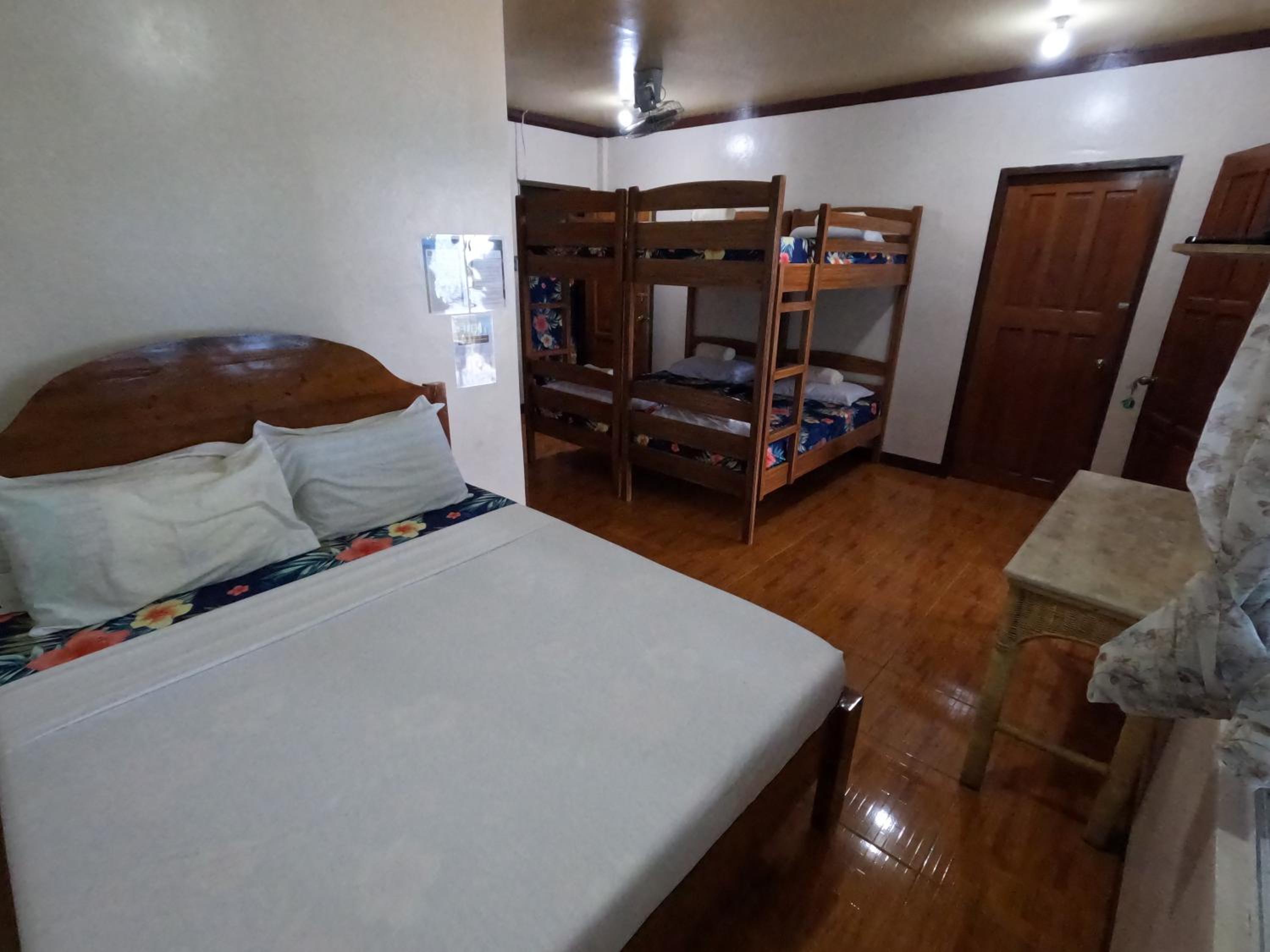 Family Room with Sea View - Photo 23