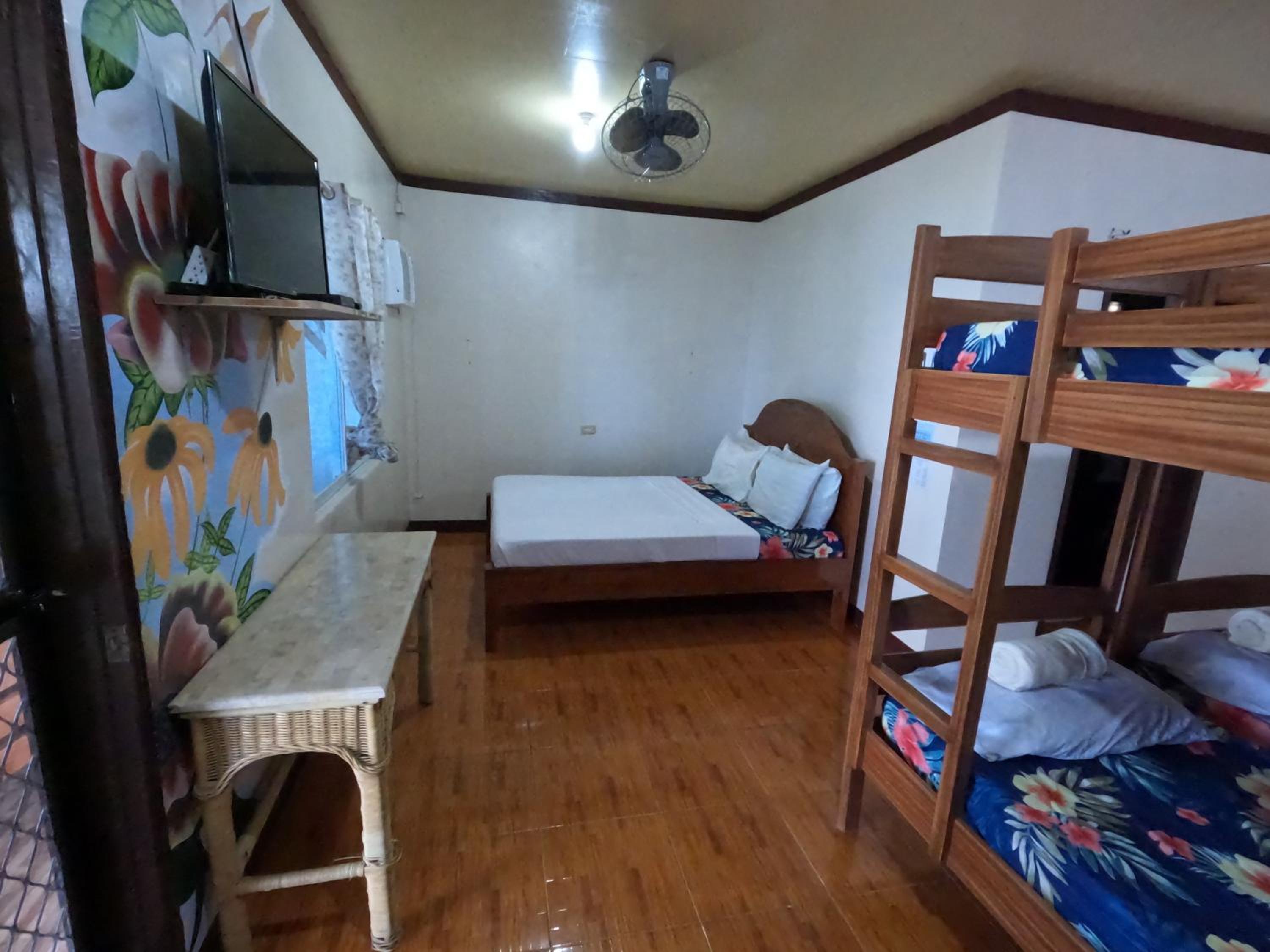 Family Room with Sea View - Photo 4