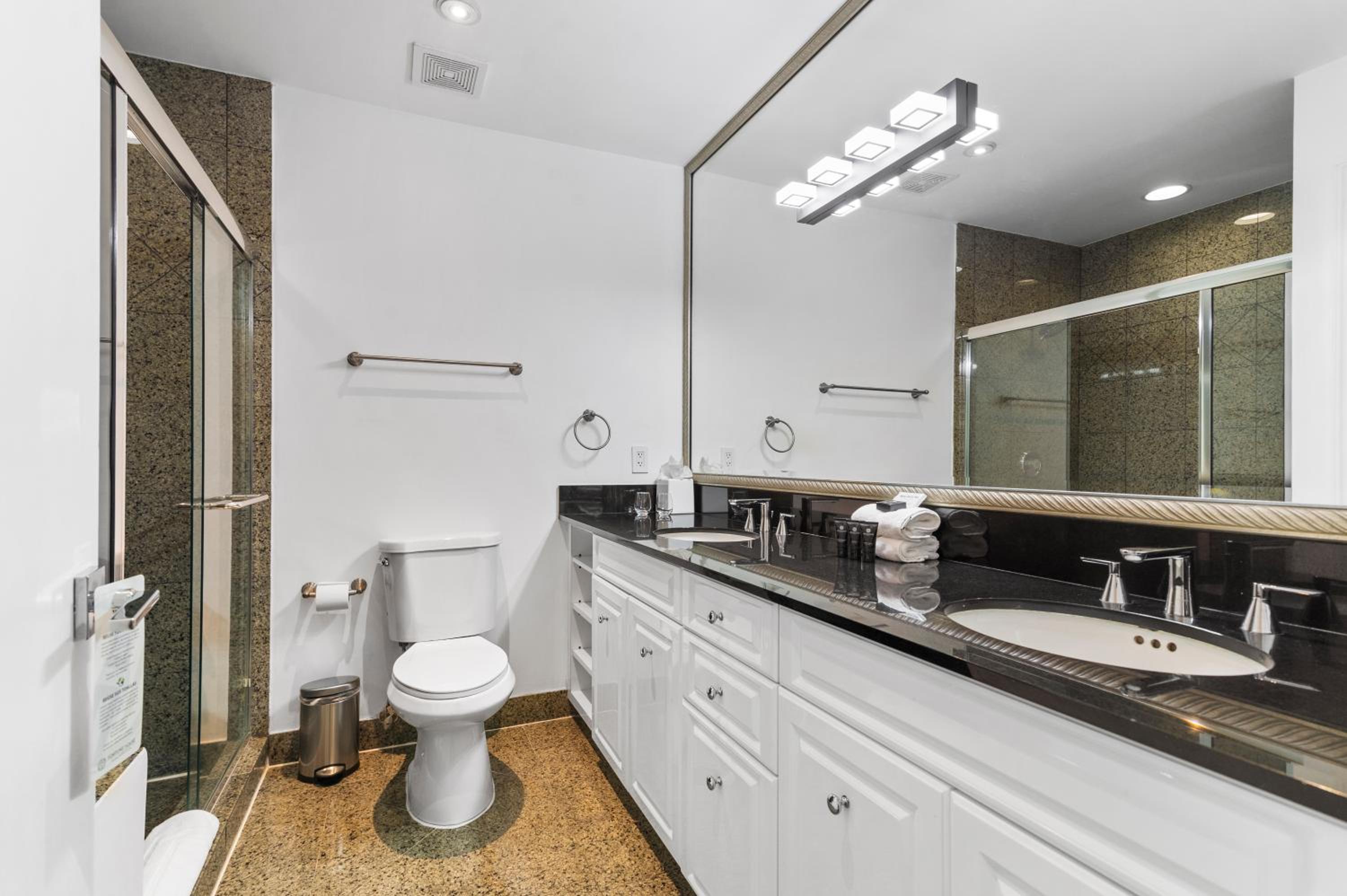 Penthouse Luxury Two Bedroom Suite - Photo 5
