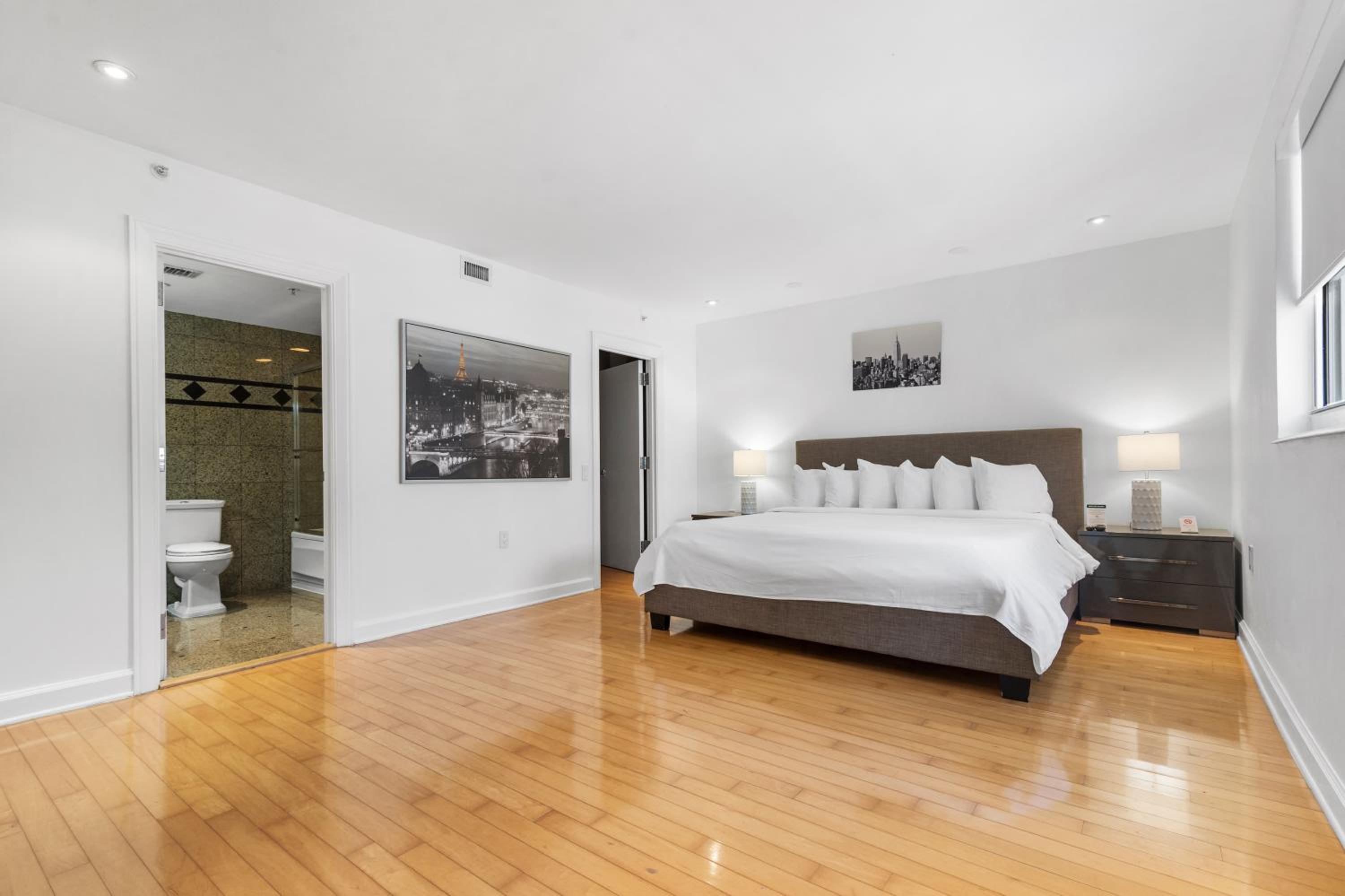 Penthouse Luxury Two Bedroom Suite - Photo 4