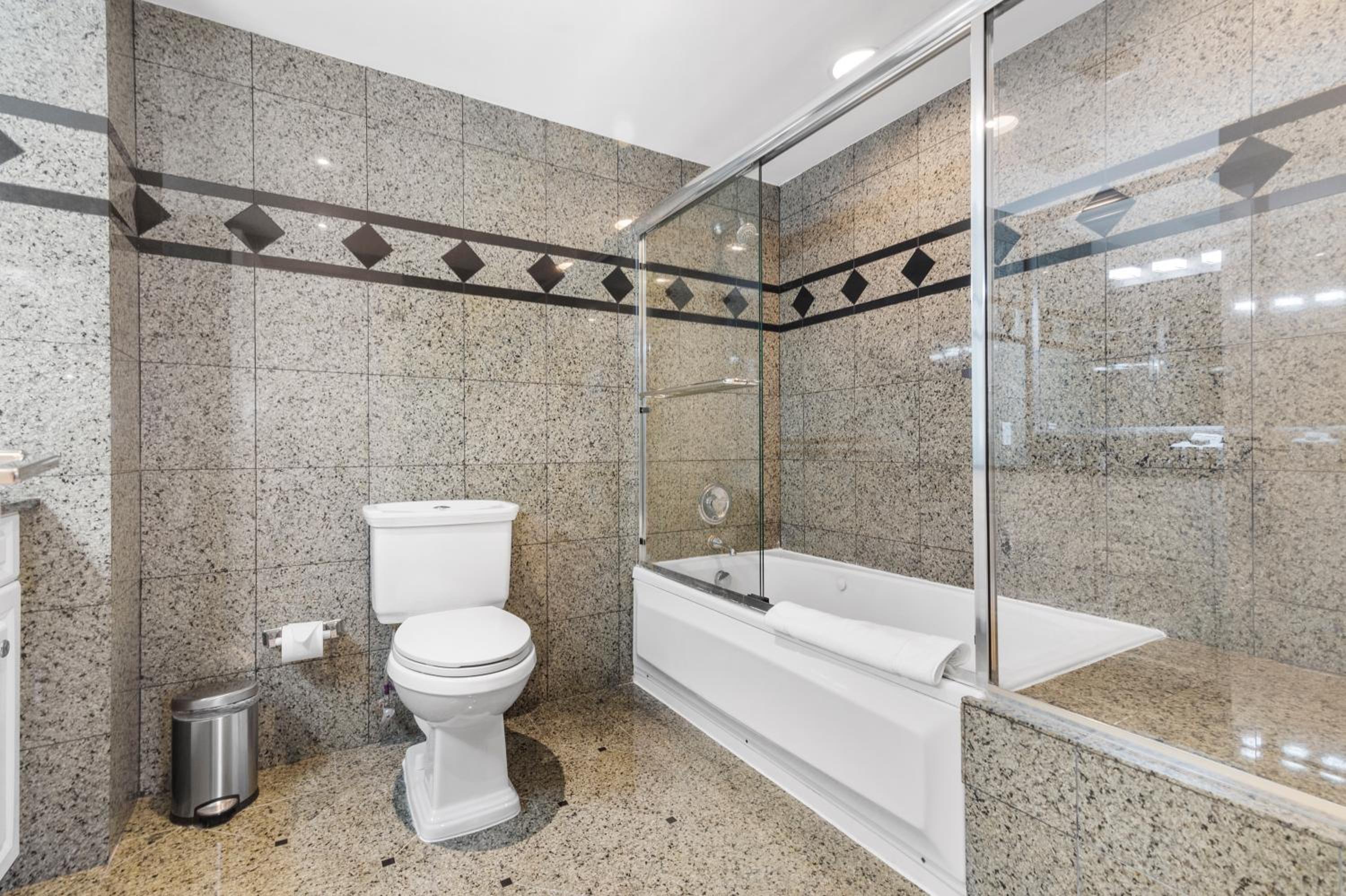 Penthouse Luxury Two Bedroom Suite - Photo 2