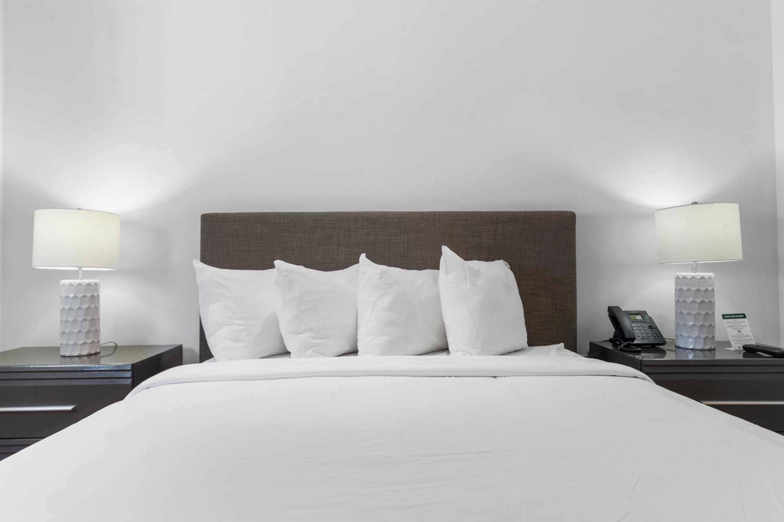 Penthouse Luxury Two Bedroom Suite - Photo 10