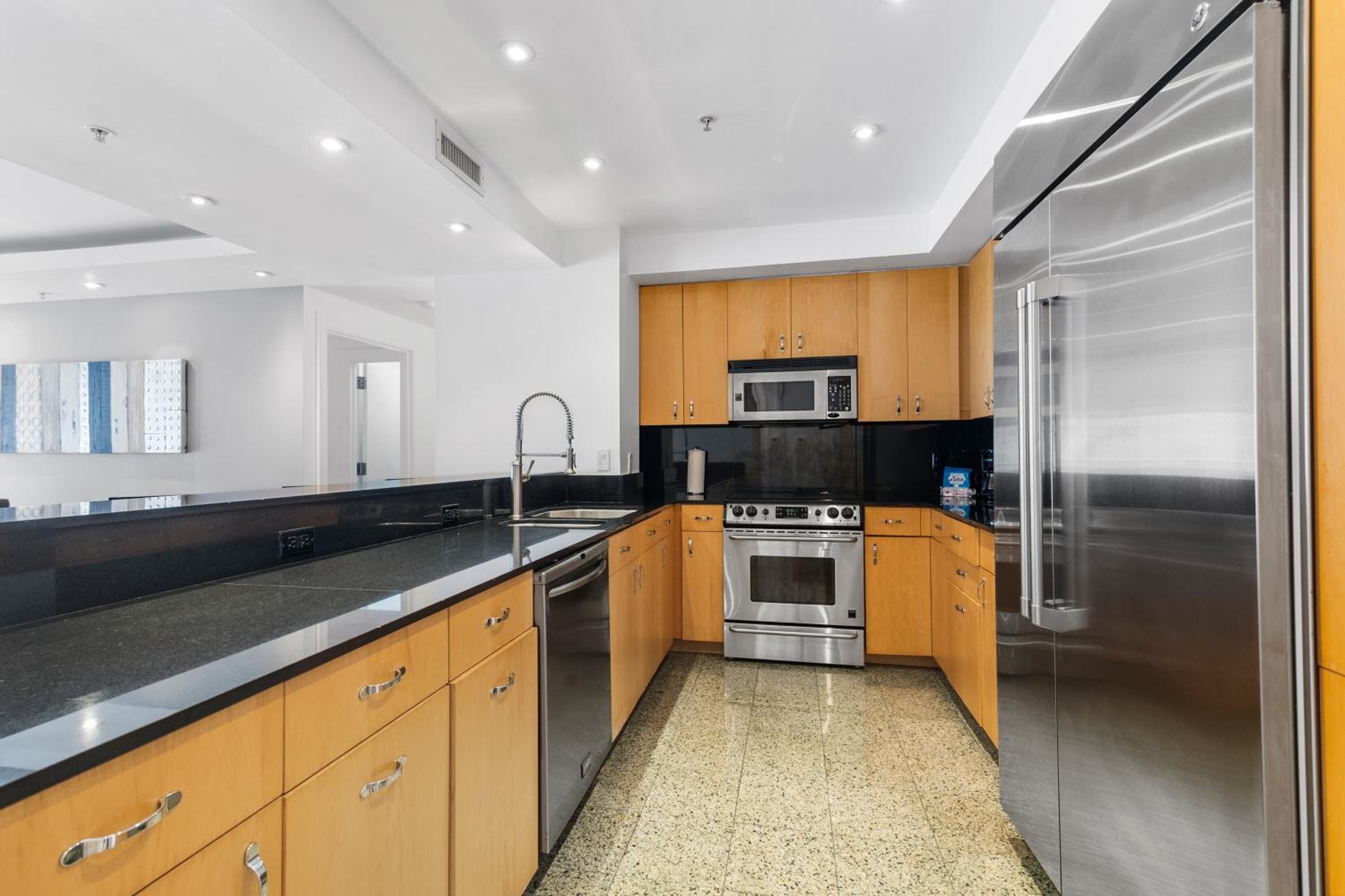 Penthouse Luxury Two Bedroom Suite - Photo 8