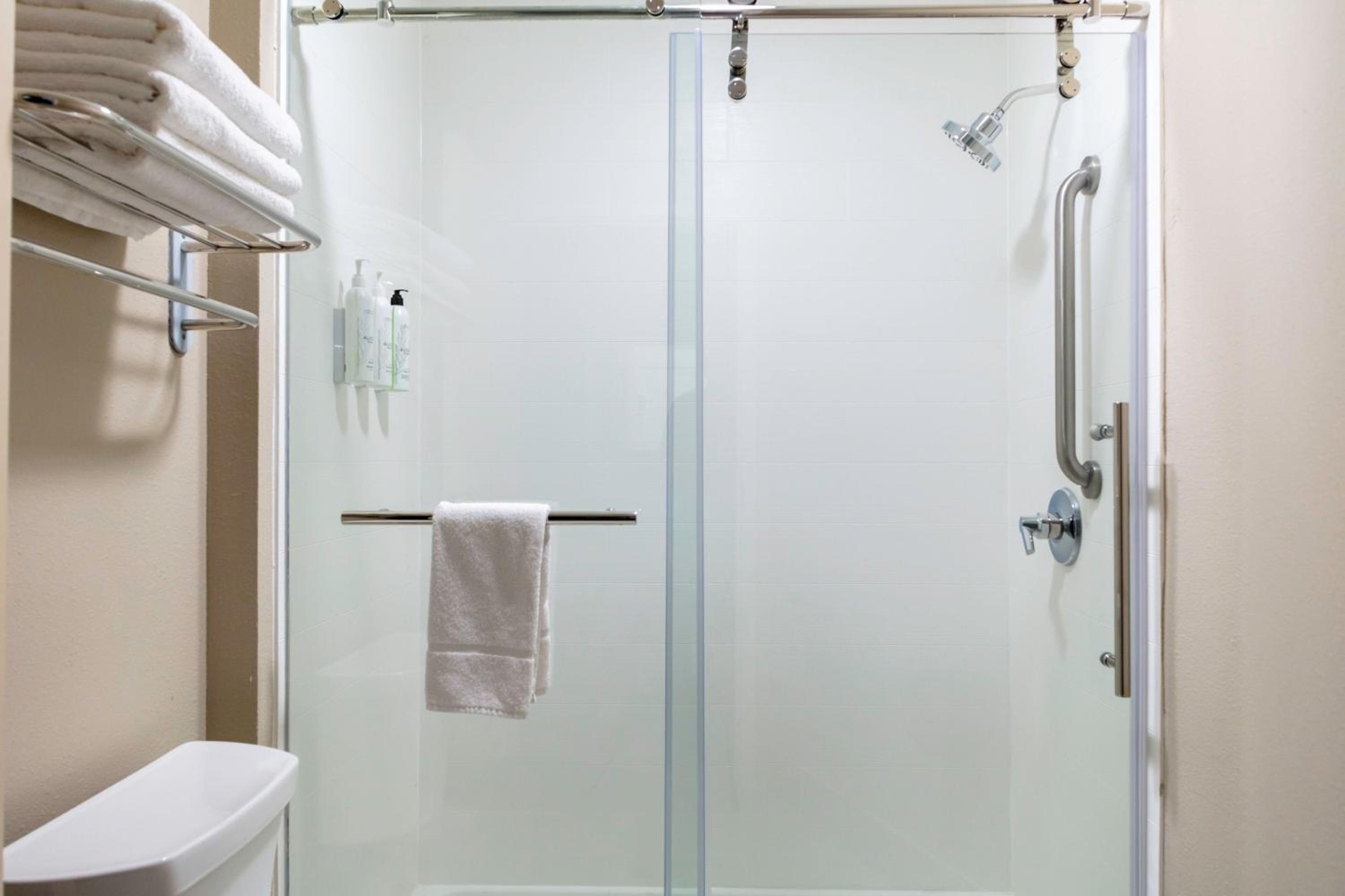 King Suite with Sofa bed Mobility -Hearing Accessible - Photo 4