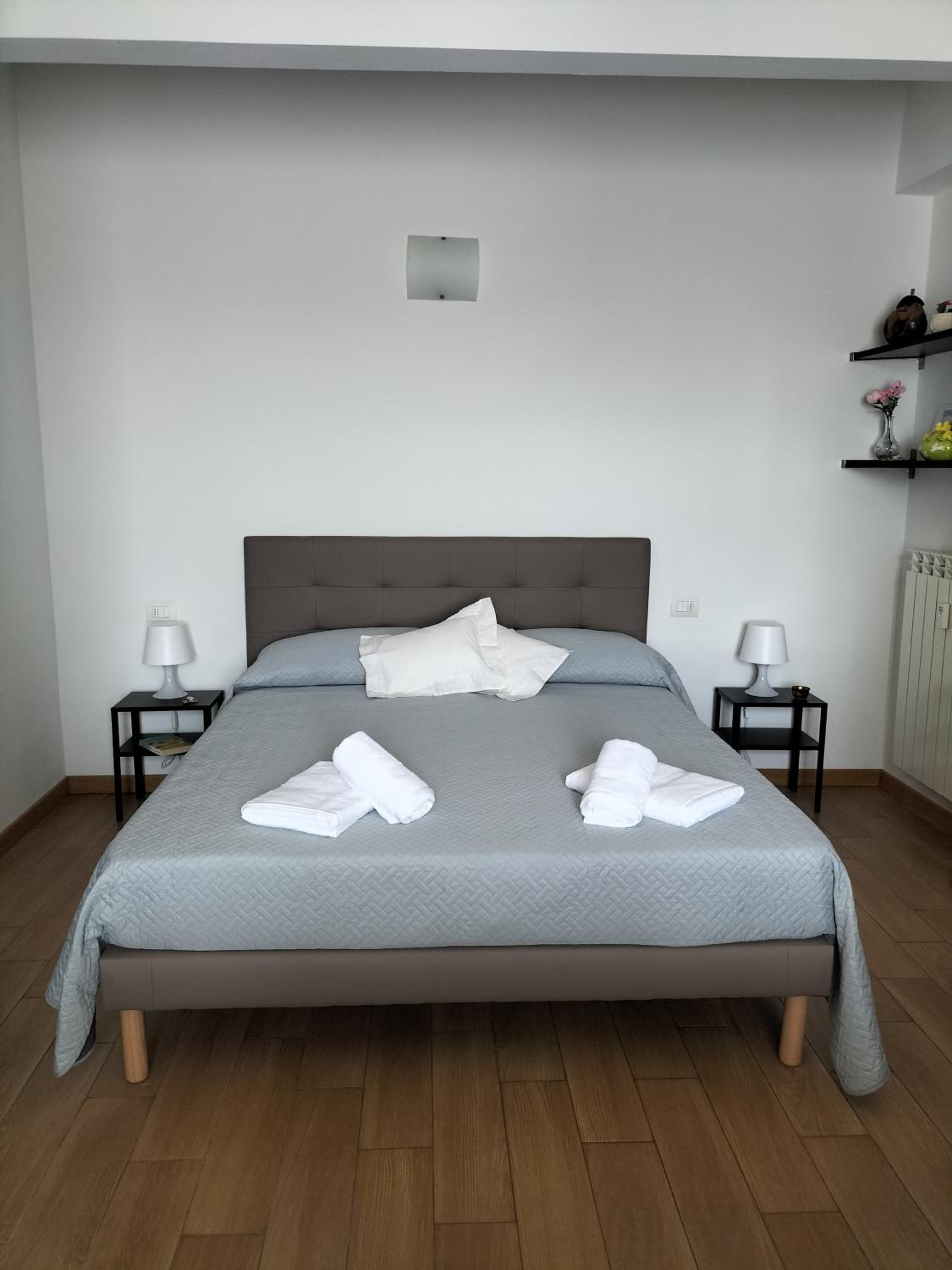 One-Bedroom Apartment photo 3