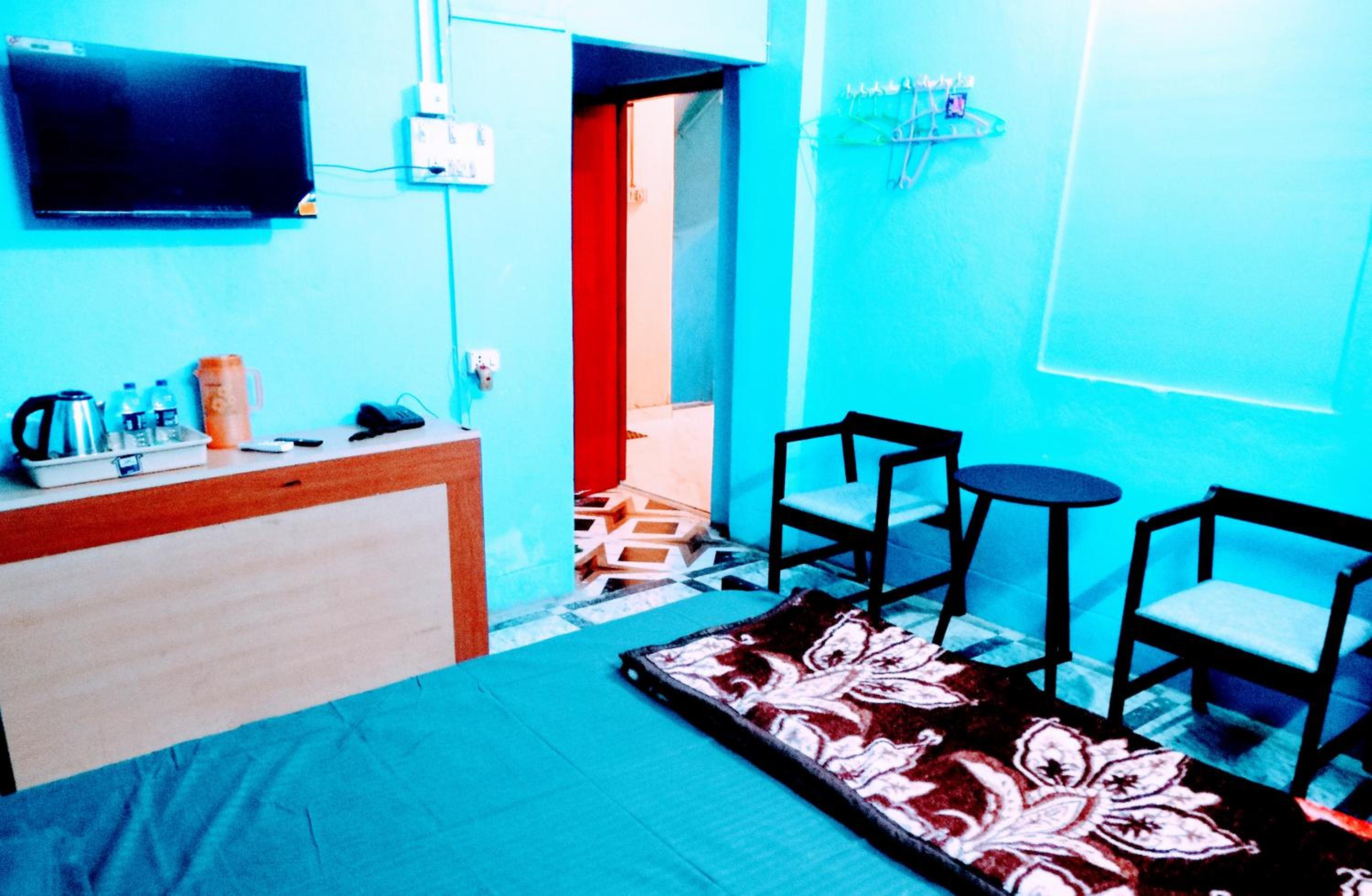 Deluxe King Room - Photo 2