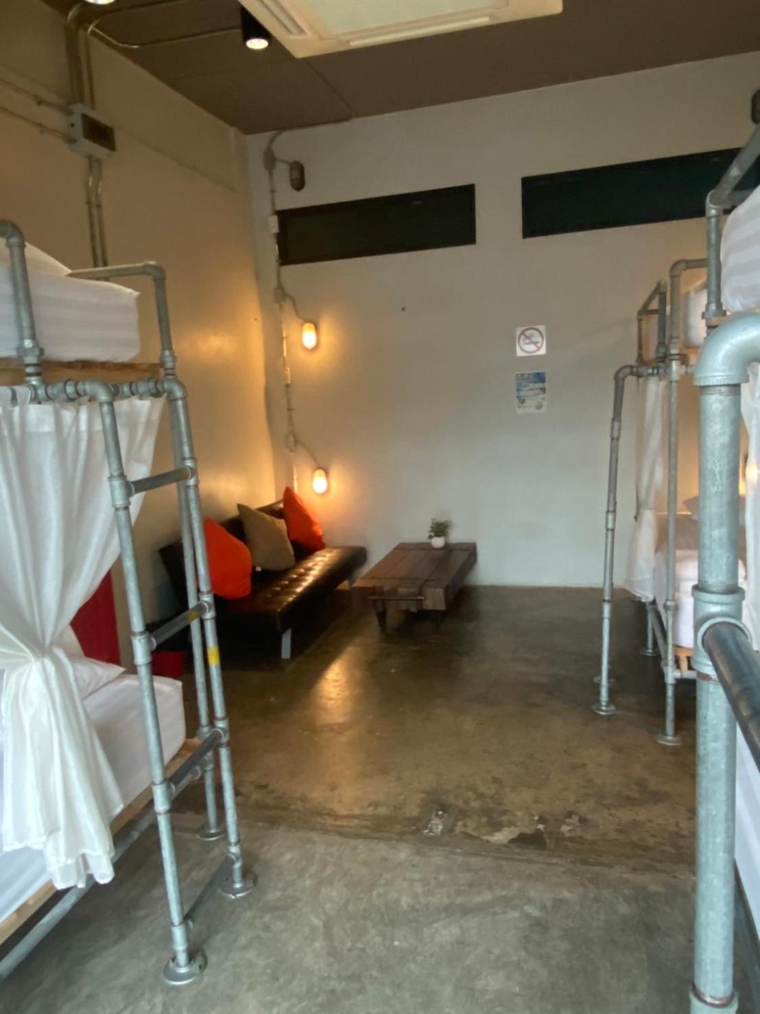 Deluxe Family Room with Shared Bathroom (6 Adults) photo 2