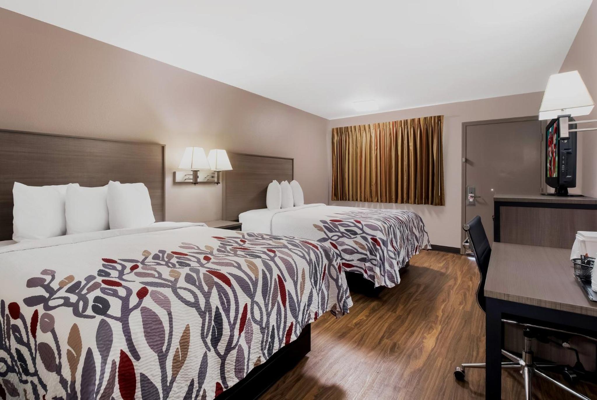 Deluxe Room with Two Queen Beds Disability Access Smoke Free - Photo 2