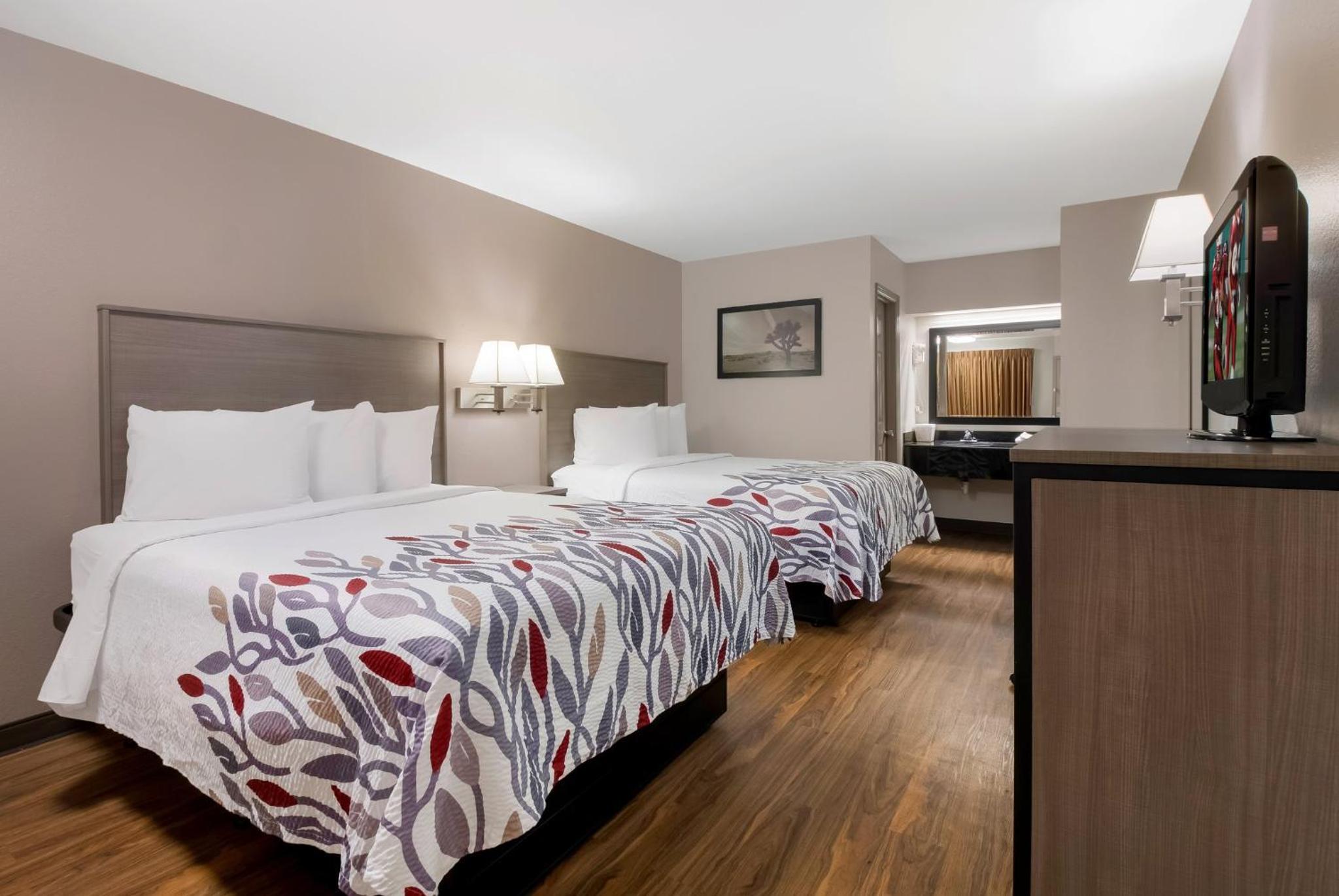 Deluxe Room with Two Queen Beds Smoke Free - Photo 3