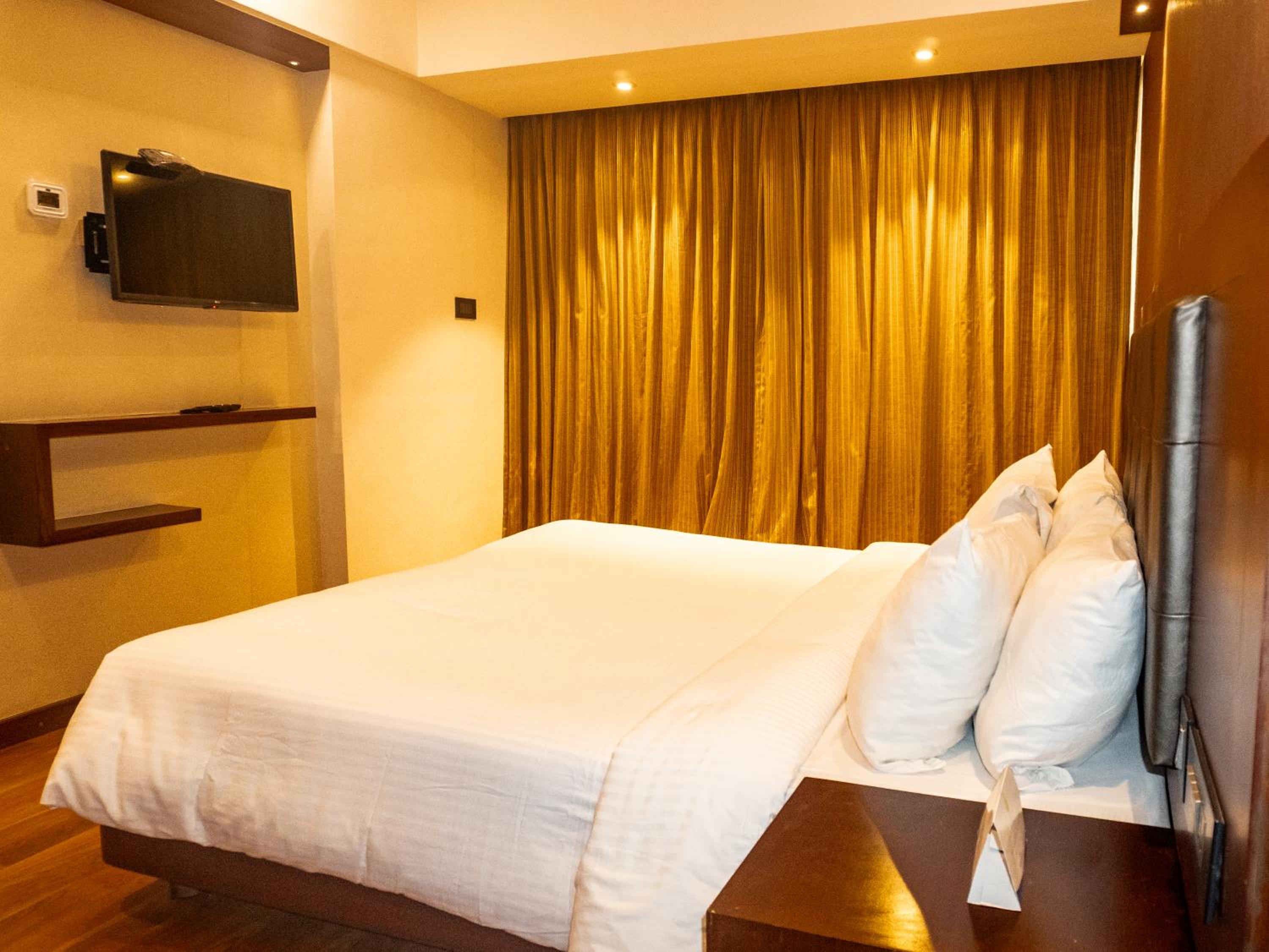 Suite - 1 Double Bed - Photo 5