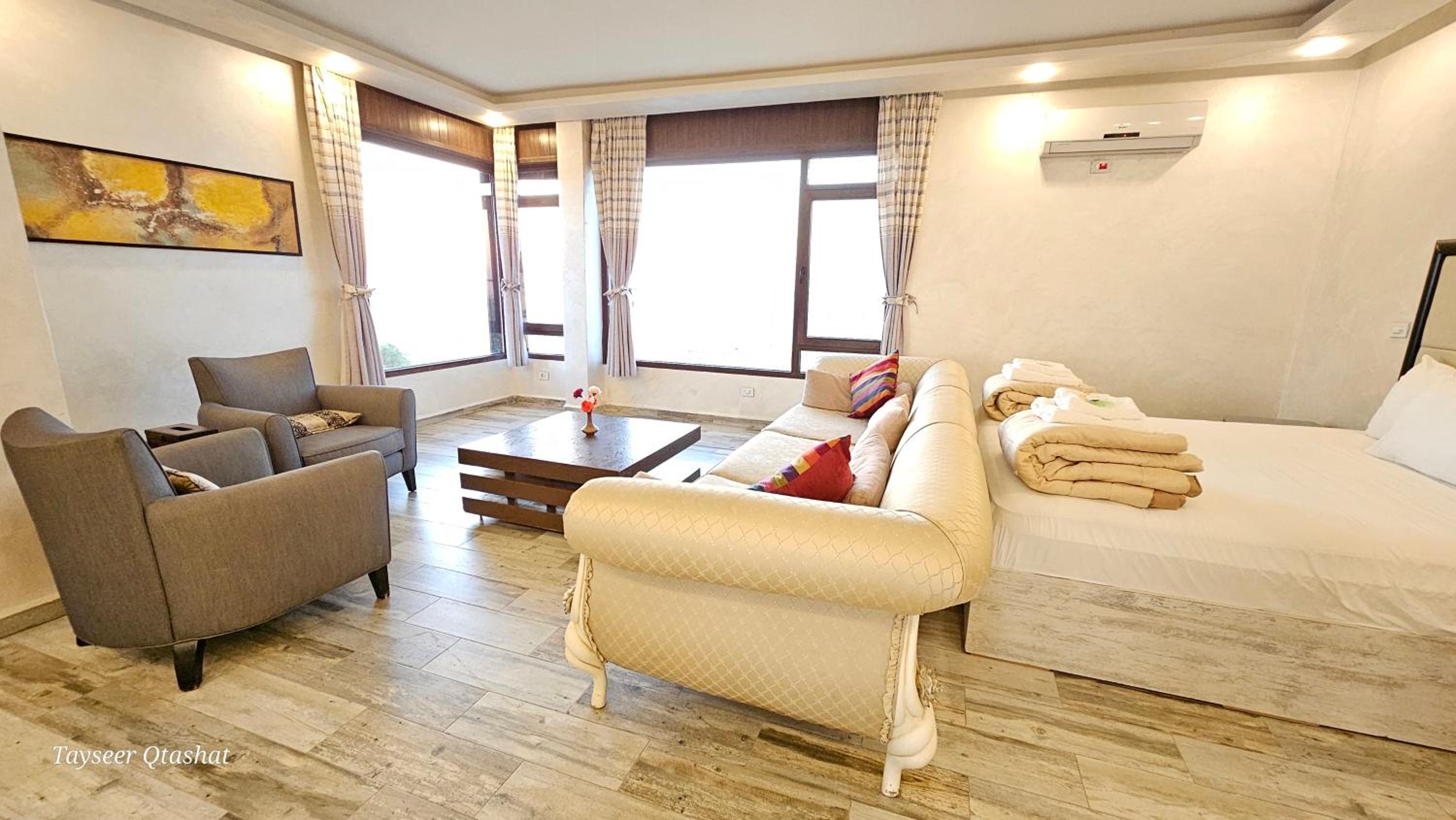 Deluxe Family Suite photo 1