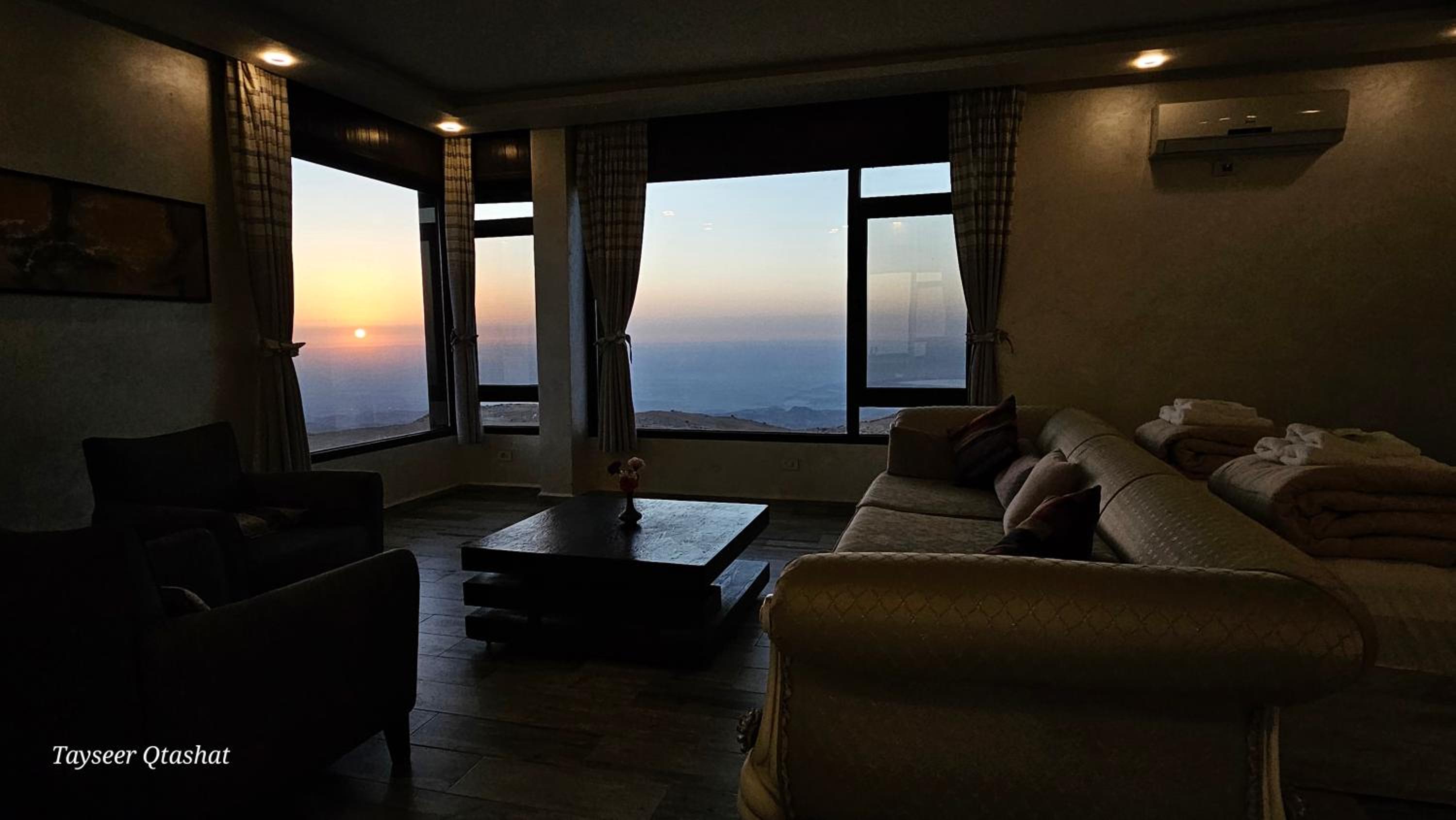Deluxe Family Suite photo 2