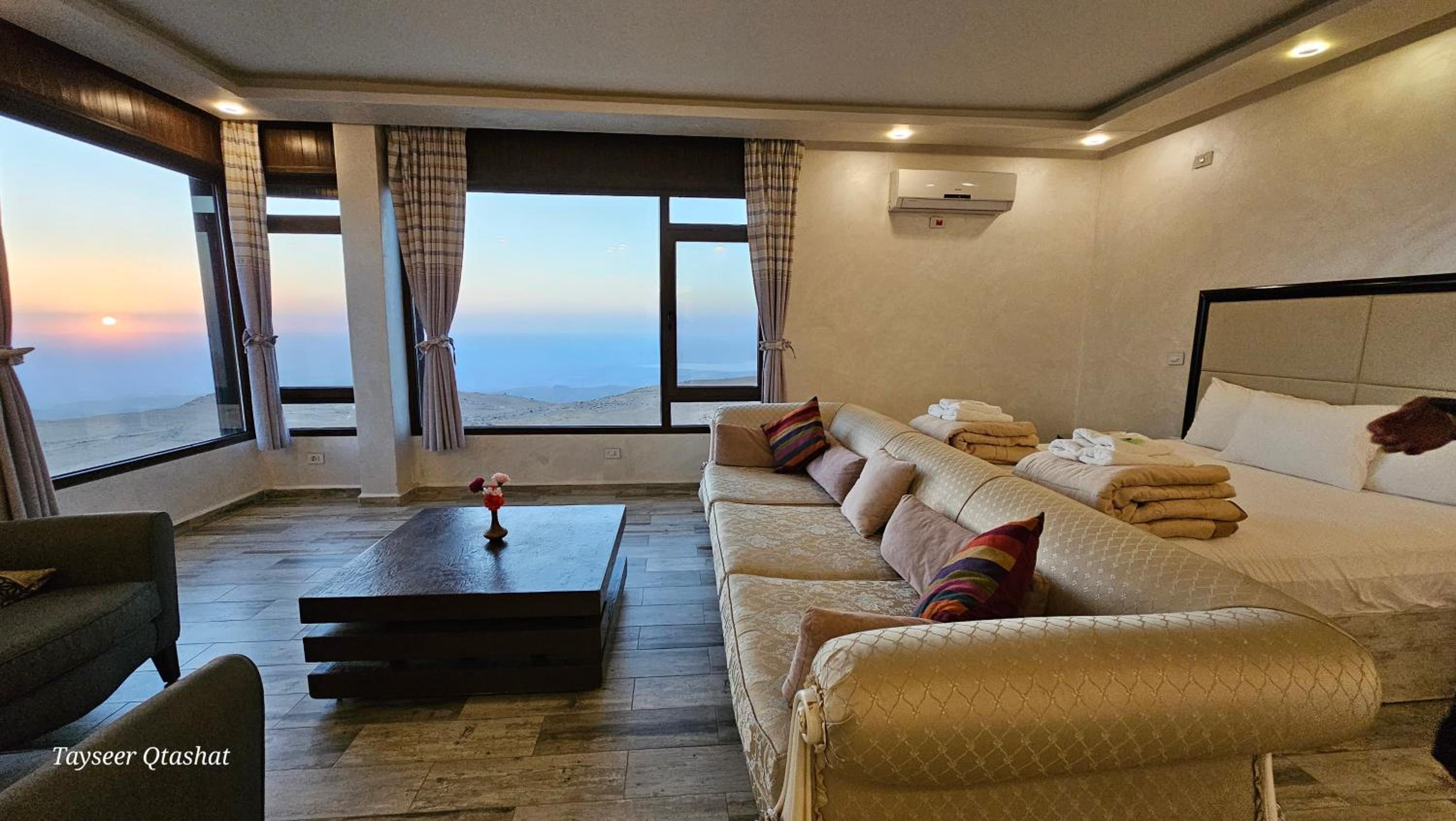 Deluxe Family Suite photo 3
