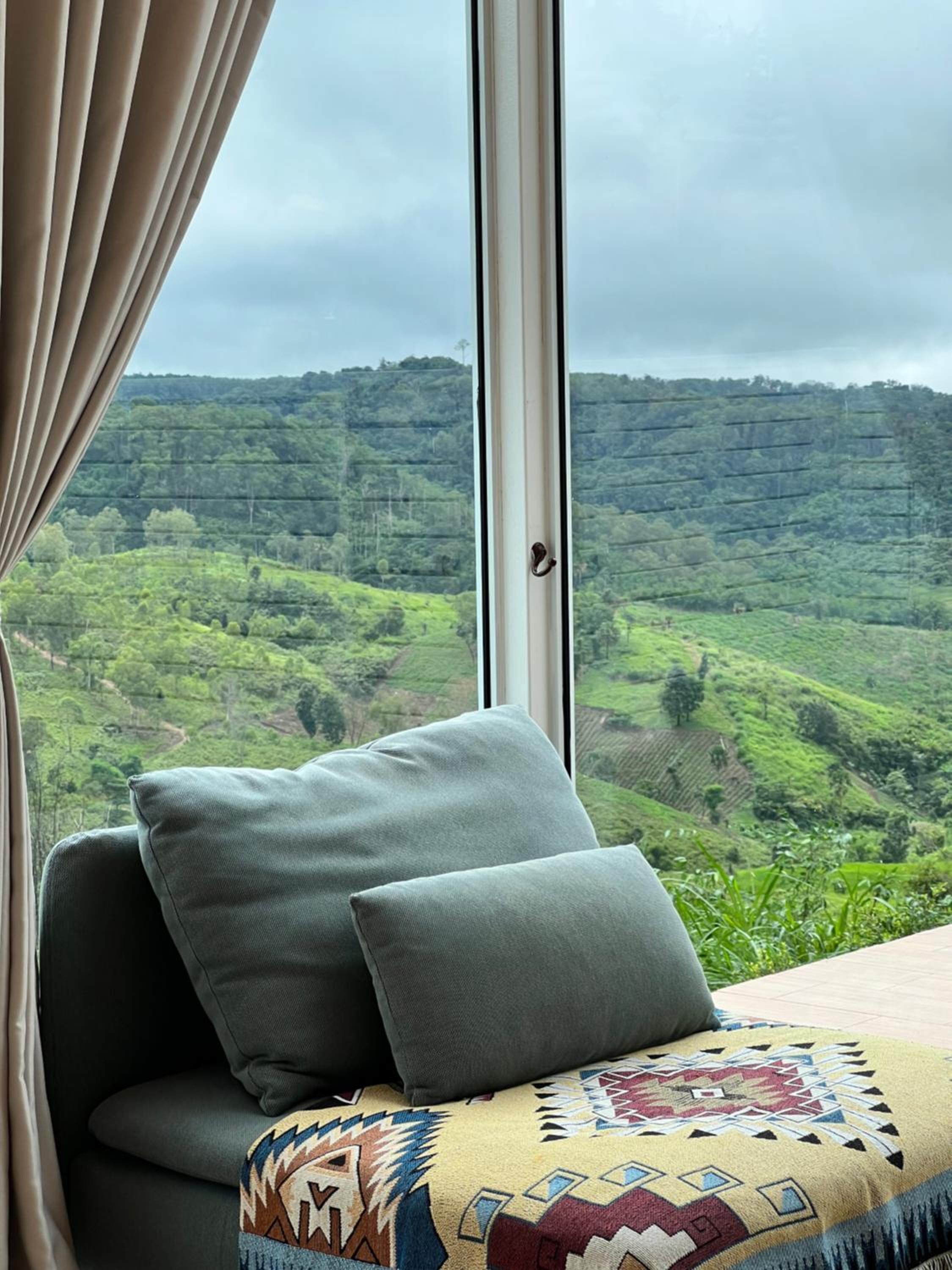 Deluxe Double Room with Bath - Photo 9