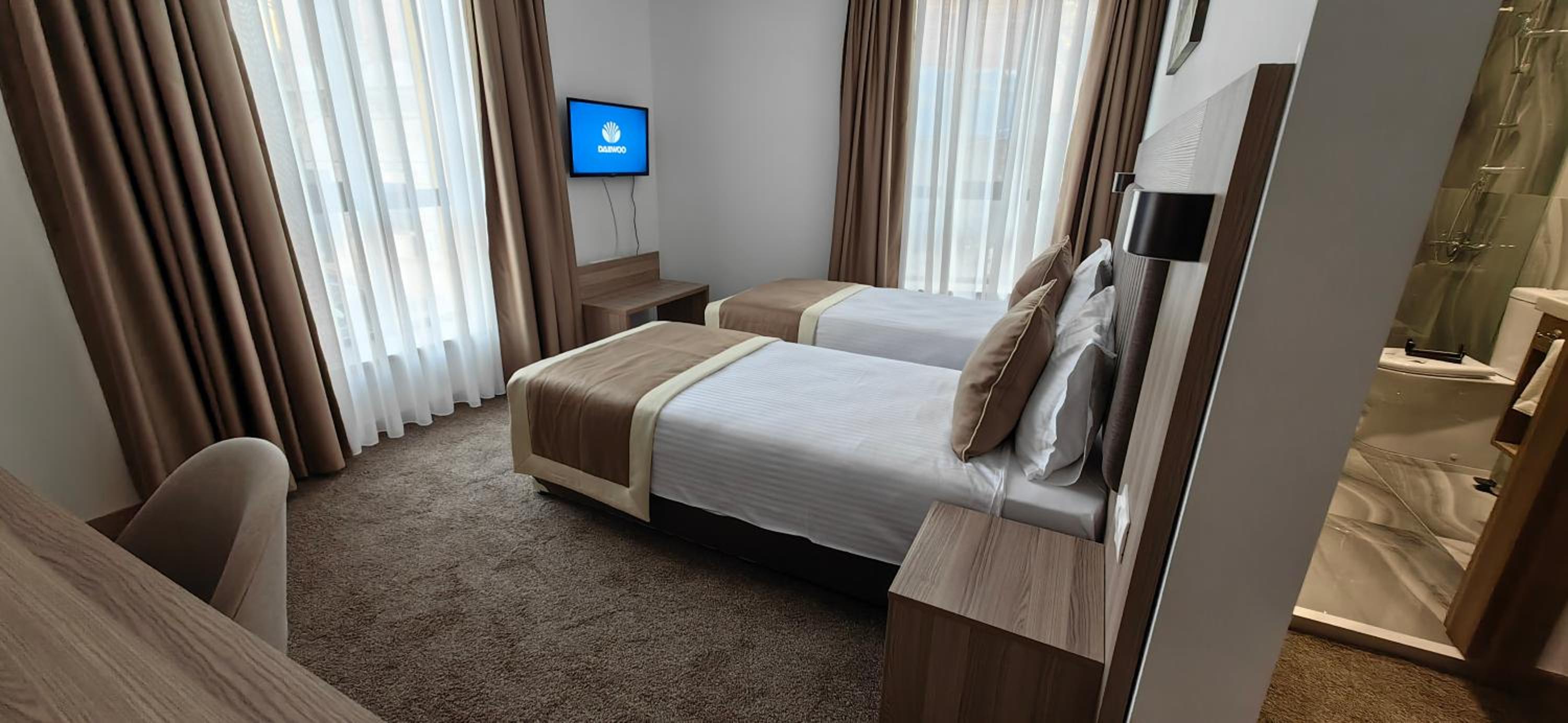 Deluxe Twin Room photo 2