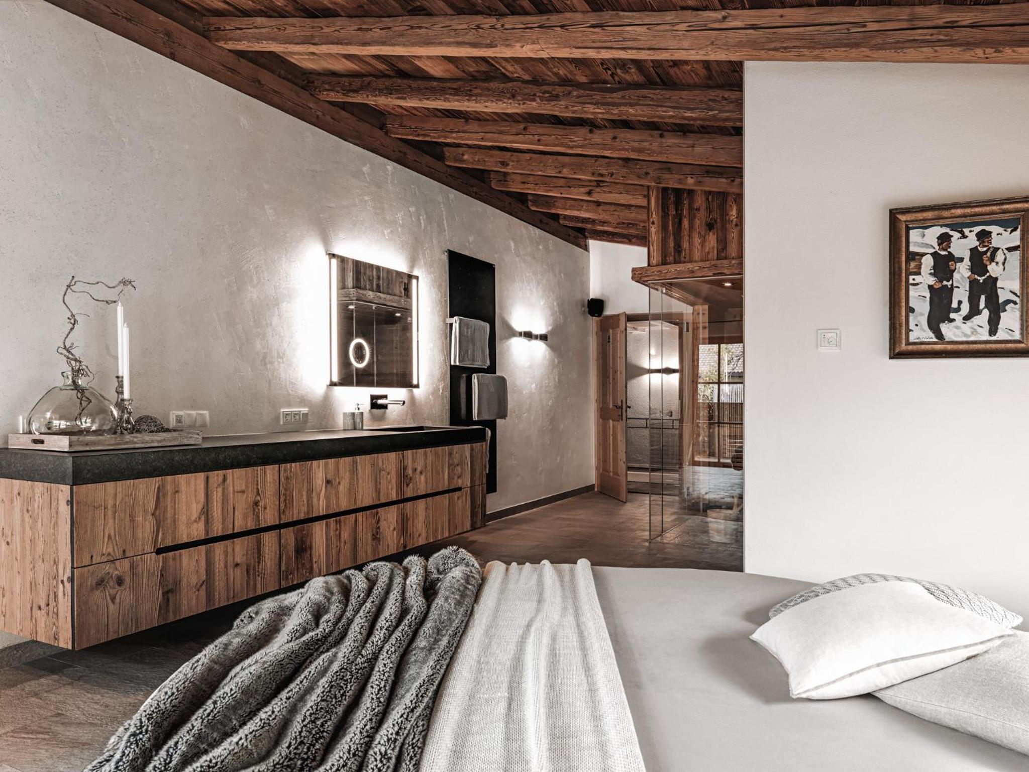 Alpine Luxury Chalet with 3 Bedrooms, Hot Tub & Private Spa