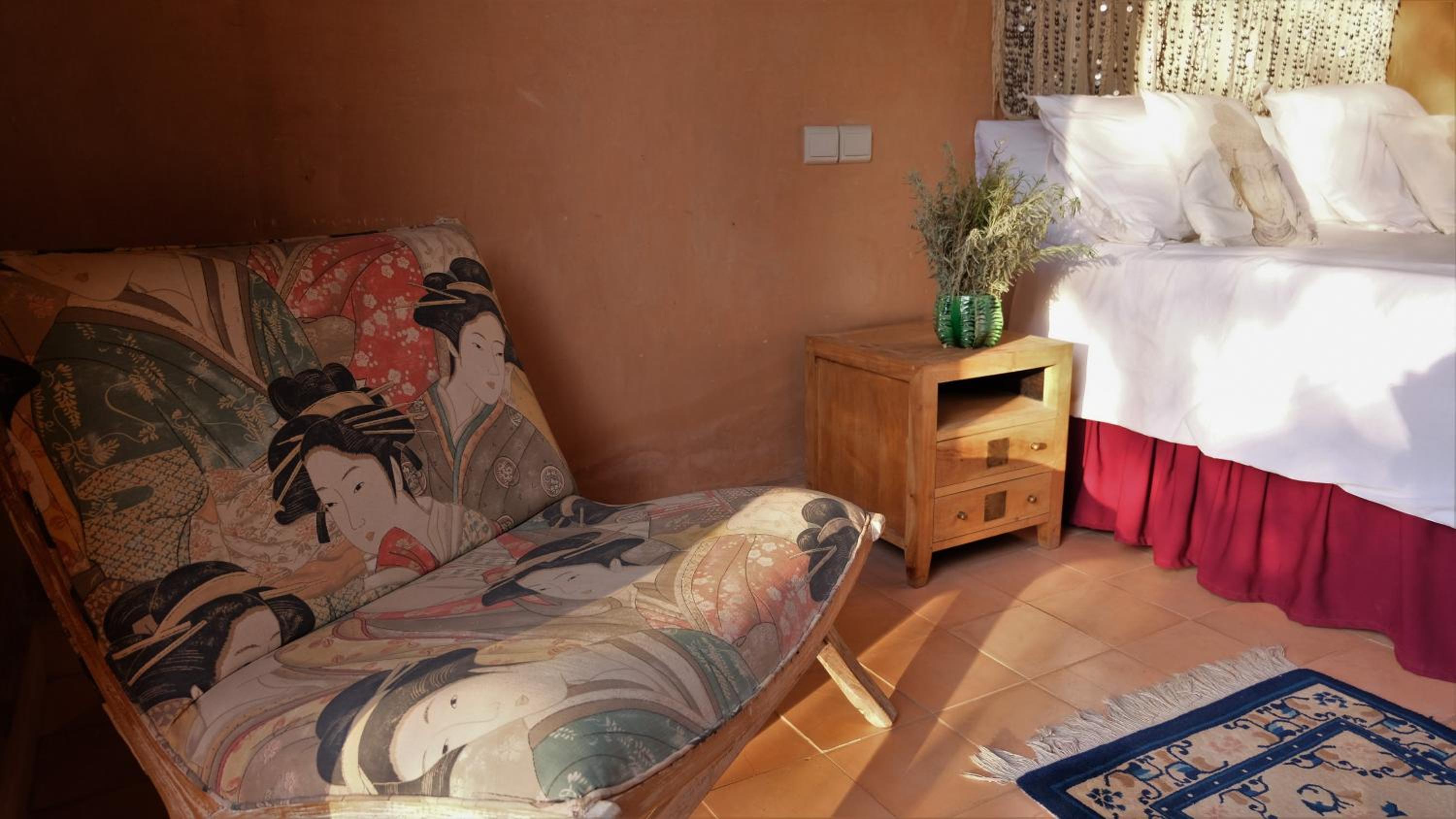 Deluxe Double Room with Shower - Photo 4