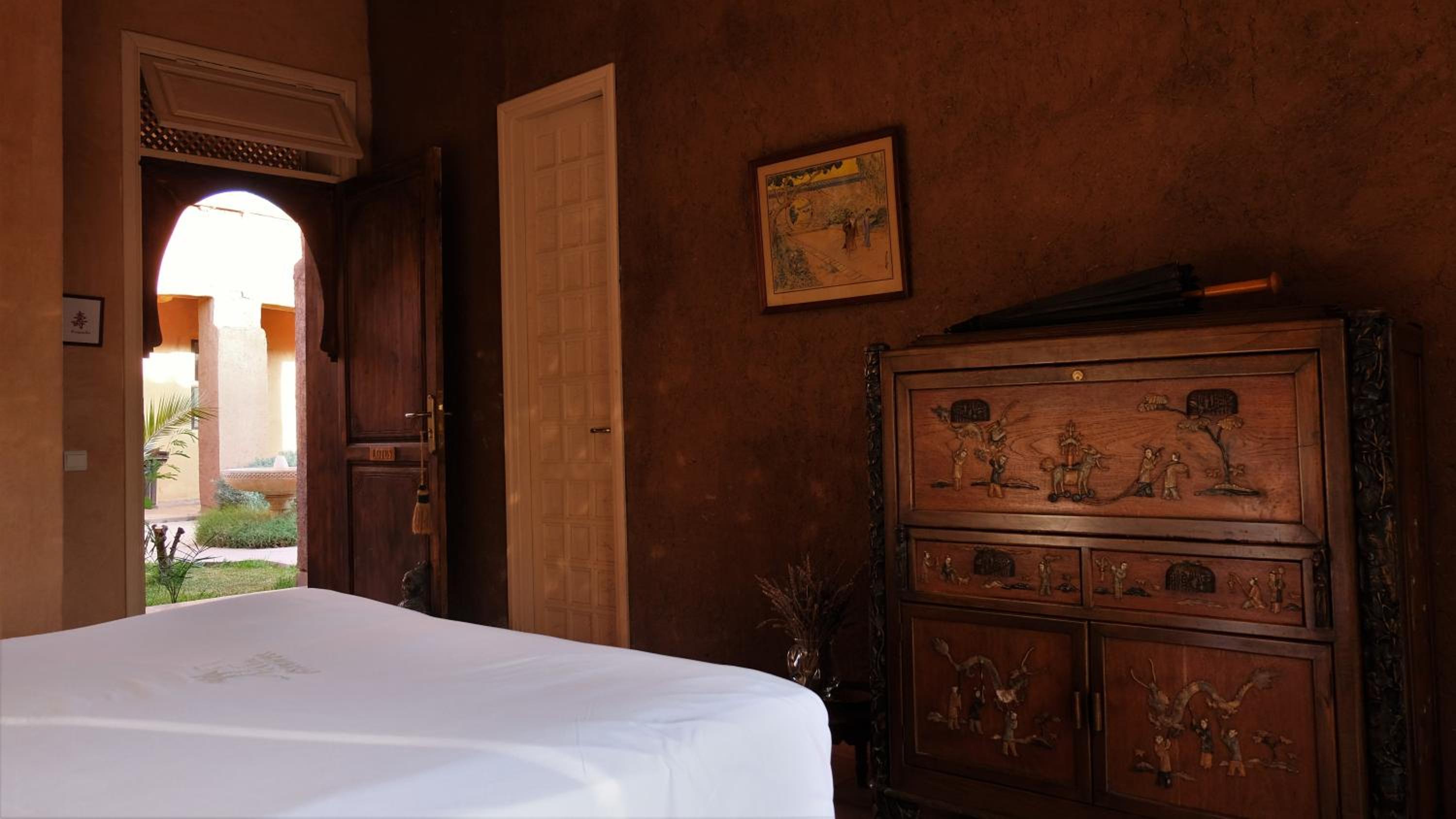 Deluxe Double Room with Shower - Photo 6