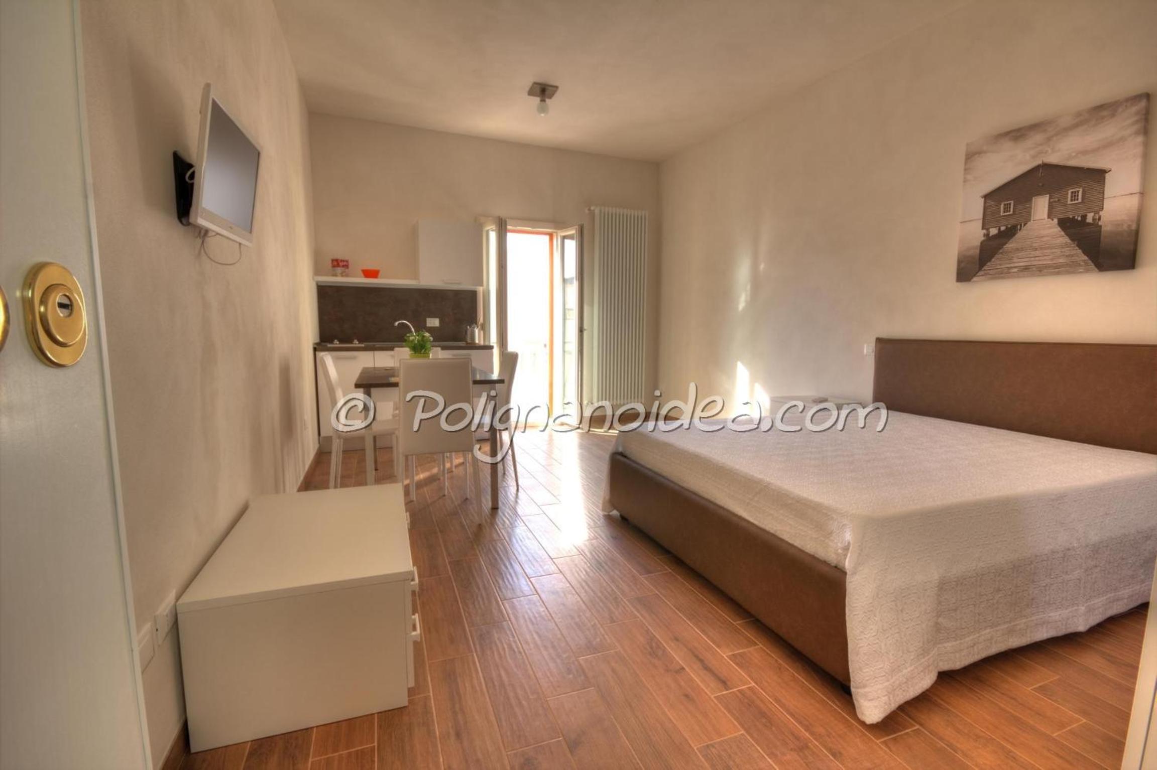Double Room with Balcony - Photo 1