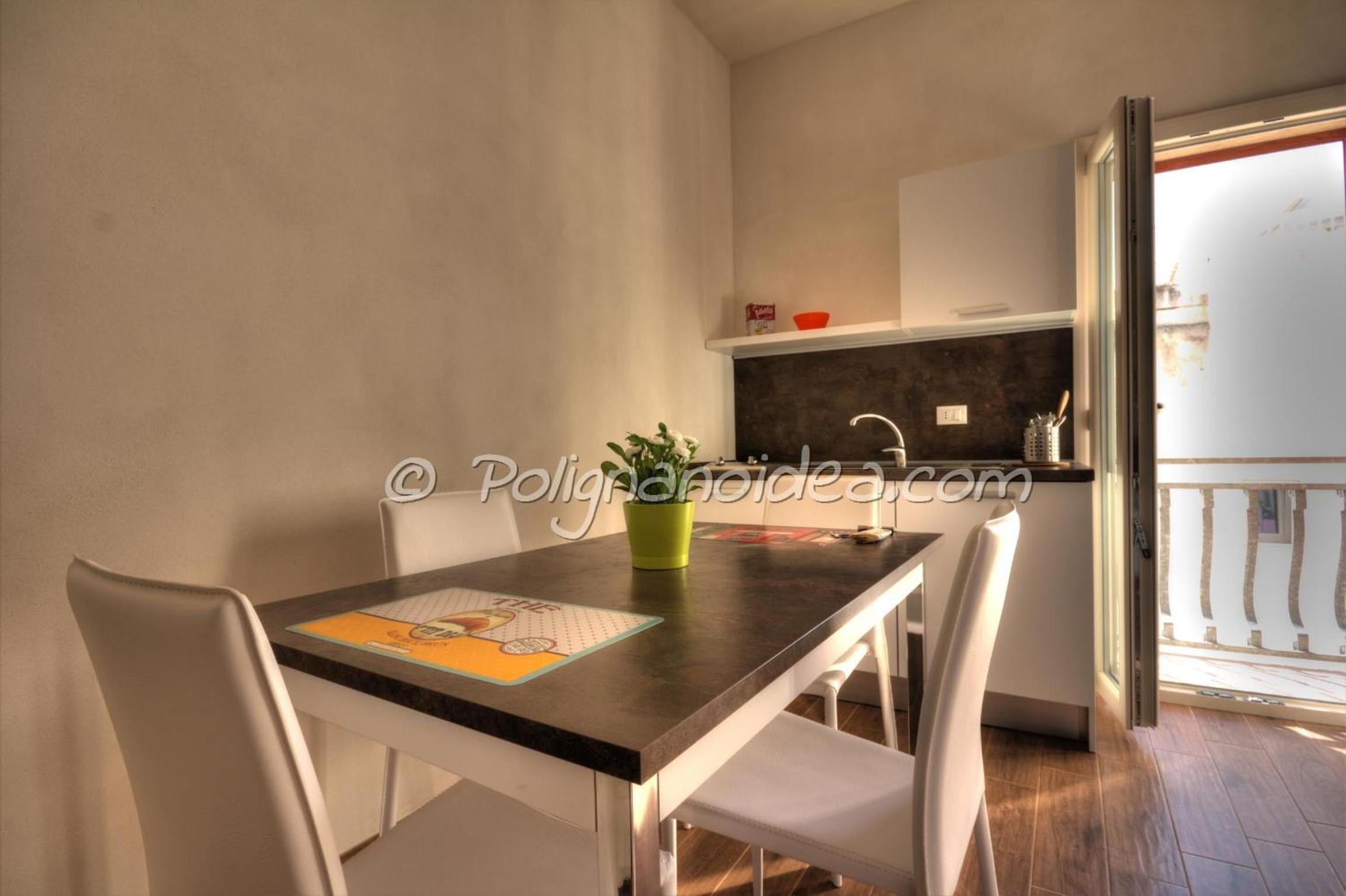 Double Room with Balcony - Photo 3