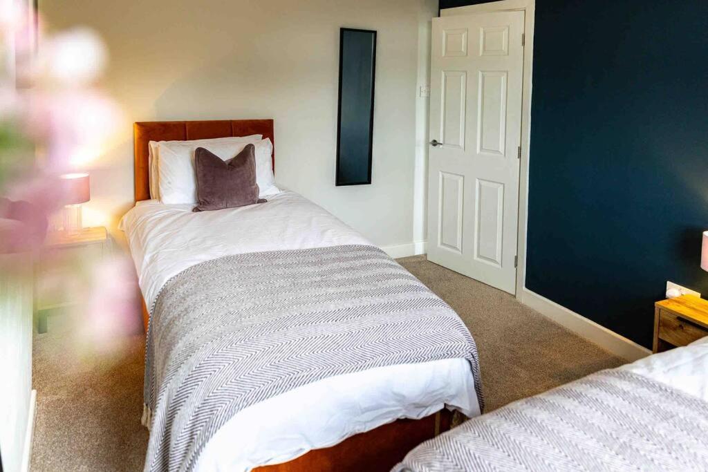 Three-Bedroom House photo 2