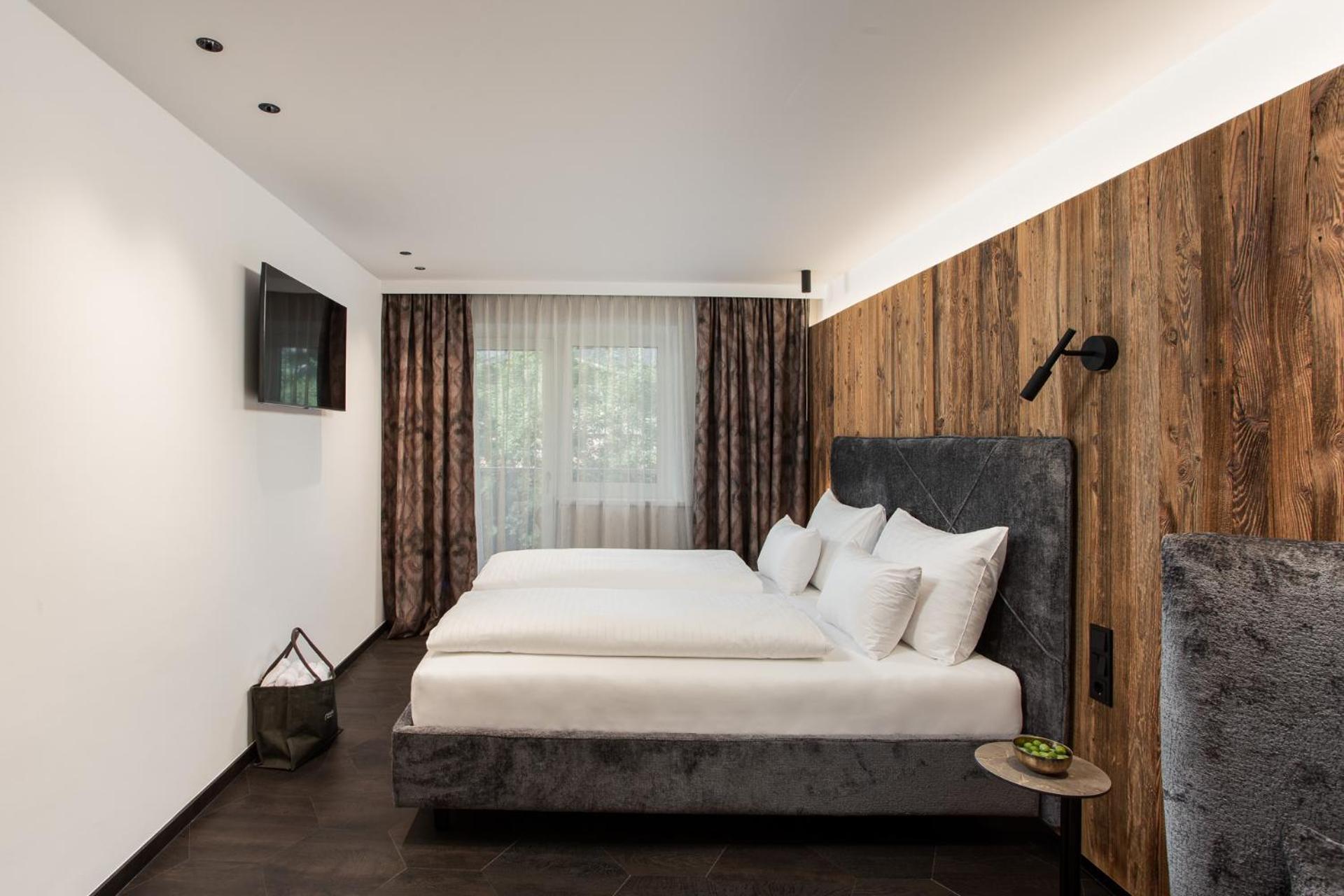 Double or Twin Room with Balcony - Photo 5