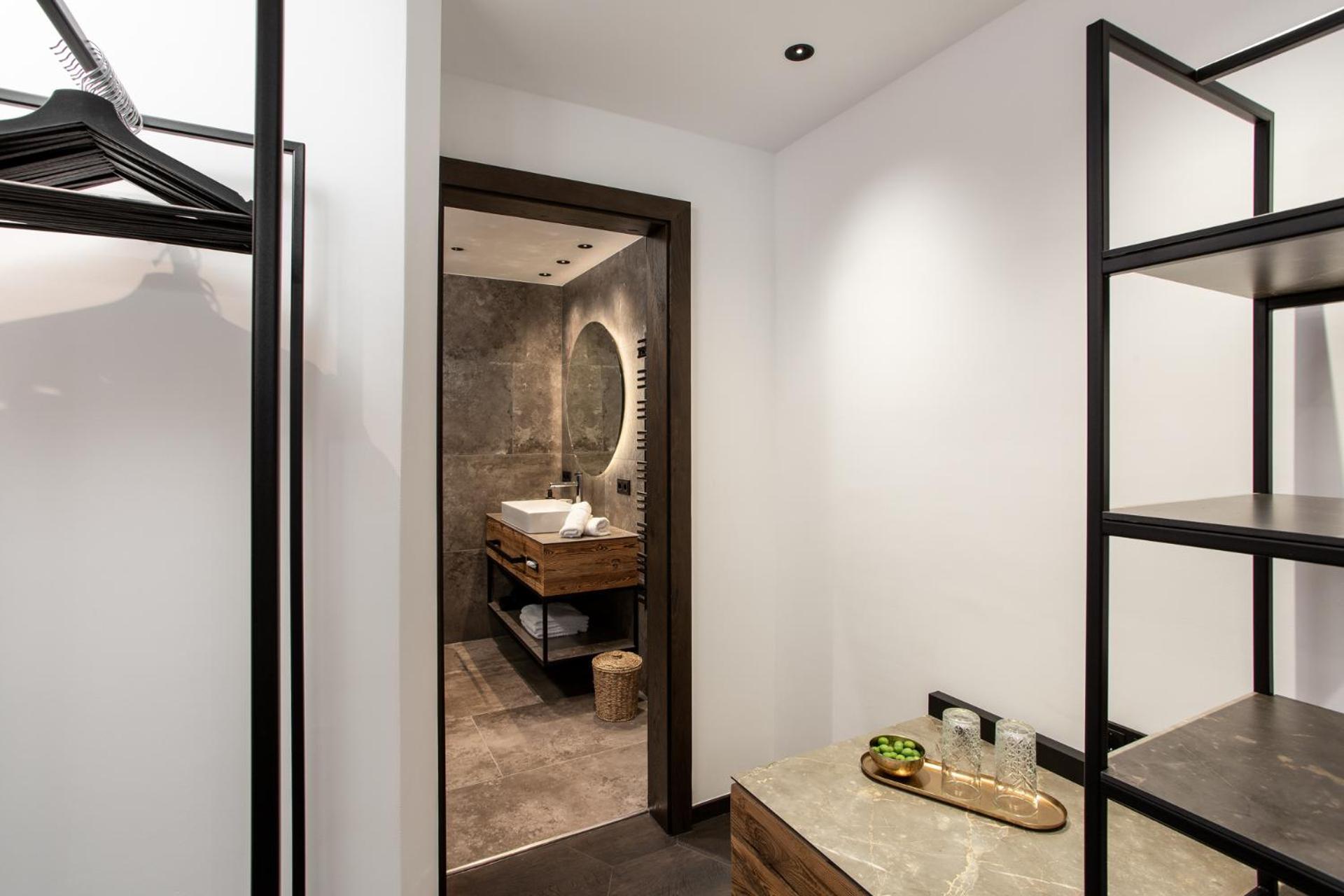 Double or Twin Room with Balcony - Photo 6