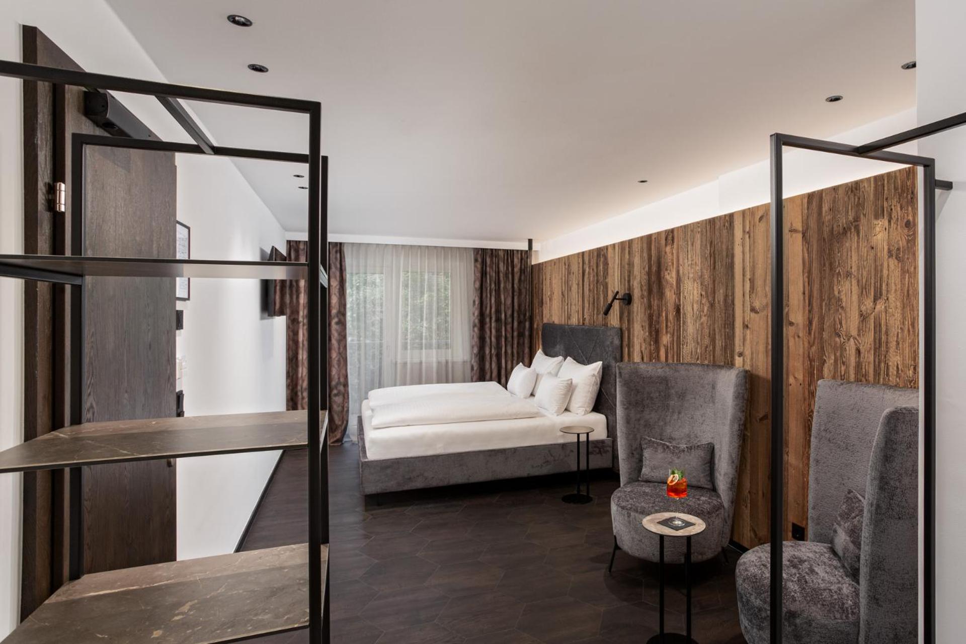 Double or Twin Room with Balcony - Photo 1