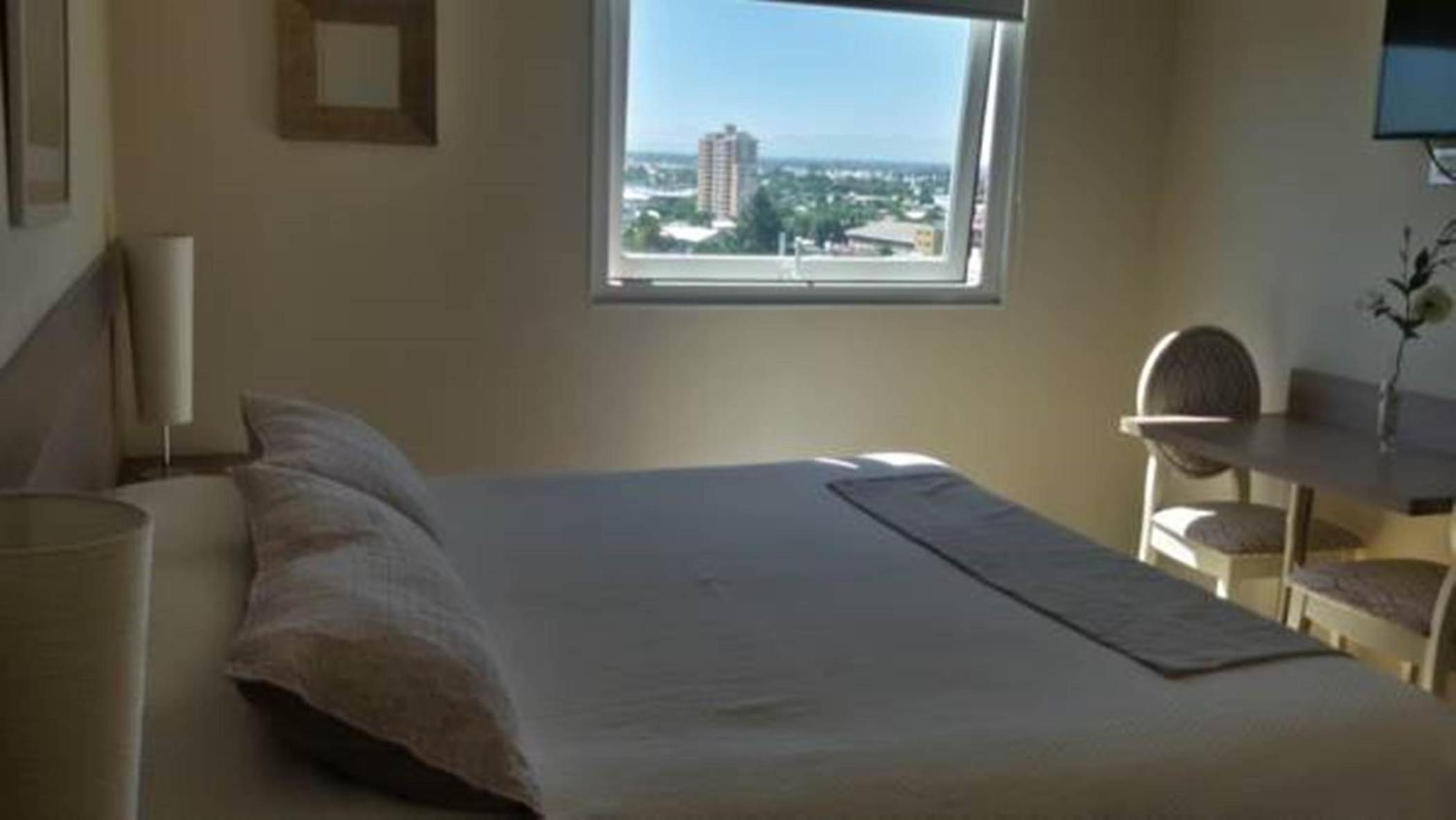 Standard King Room photo 2