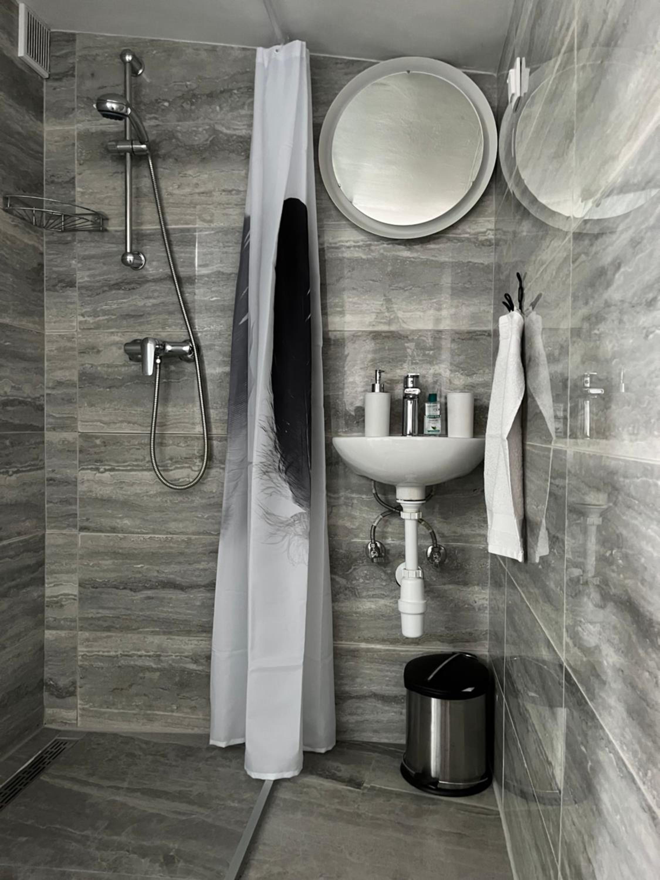 Double or Twin Room with Shower - Photo 13