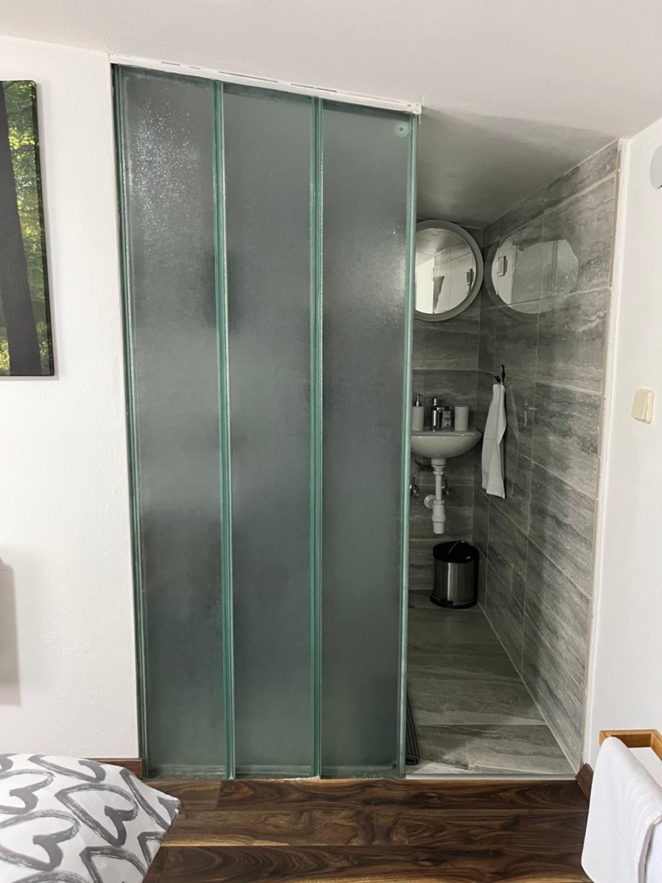 Double or Twin Room with Shower - Photo 12
