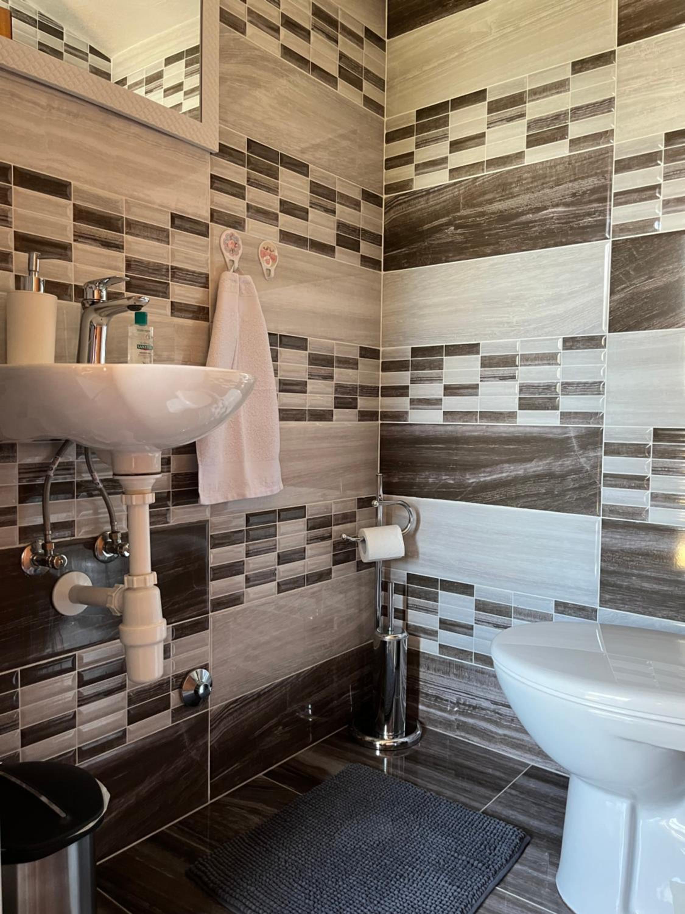 Double or Twin Room with Shower - Photo 15