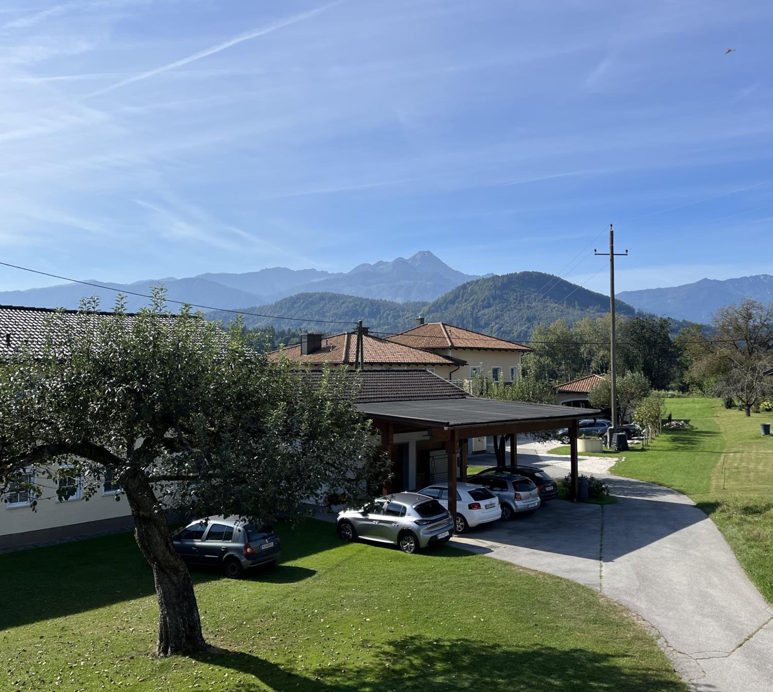 Apartment with Mountain View photo 2