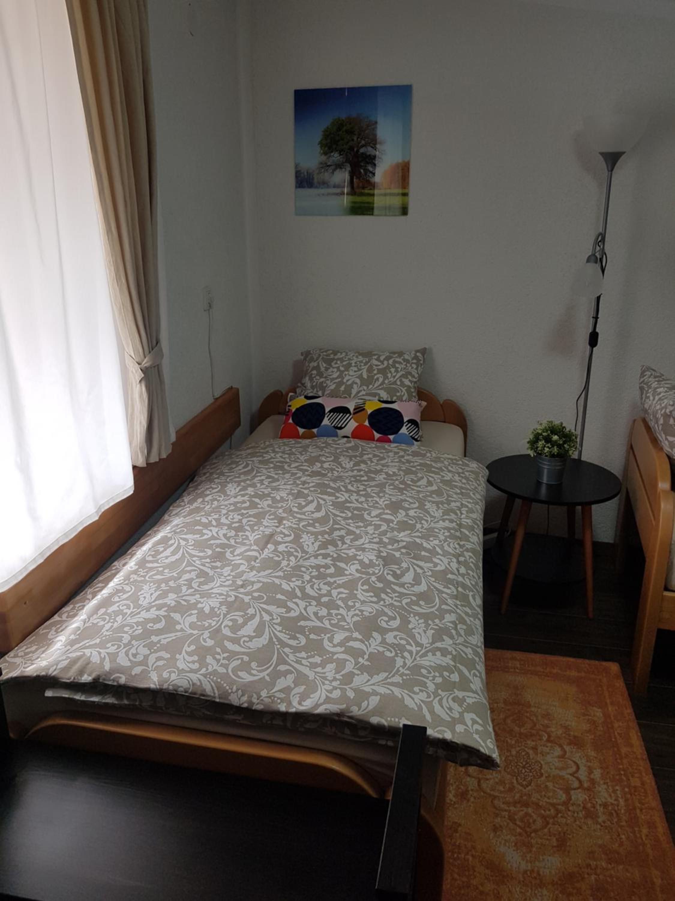 Twin Room with Bathroom - Photo 8