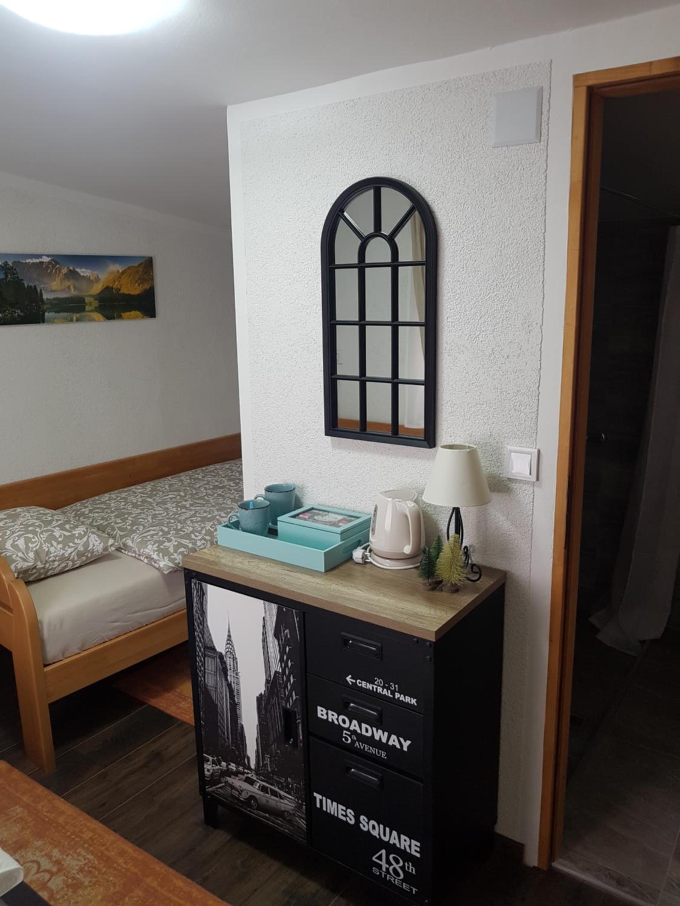 Twin Room with Bathroom - Photo 11