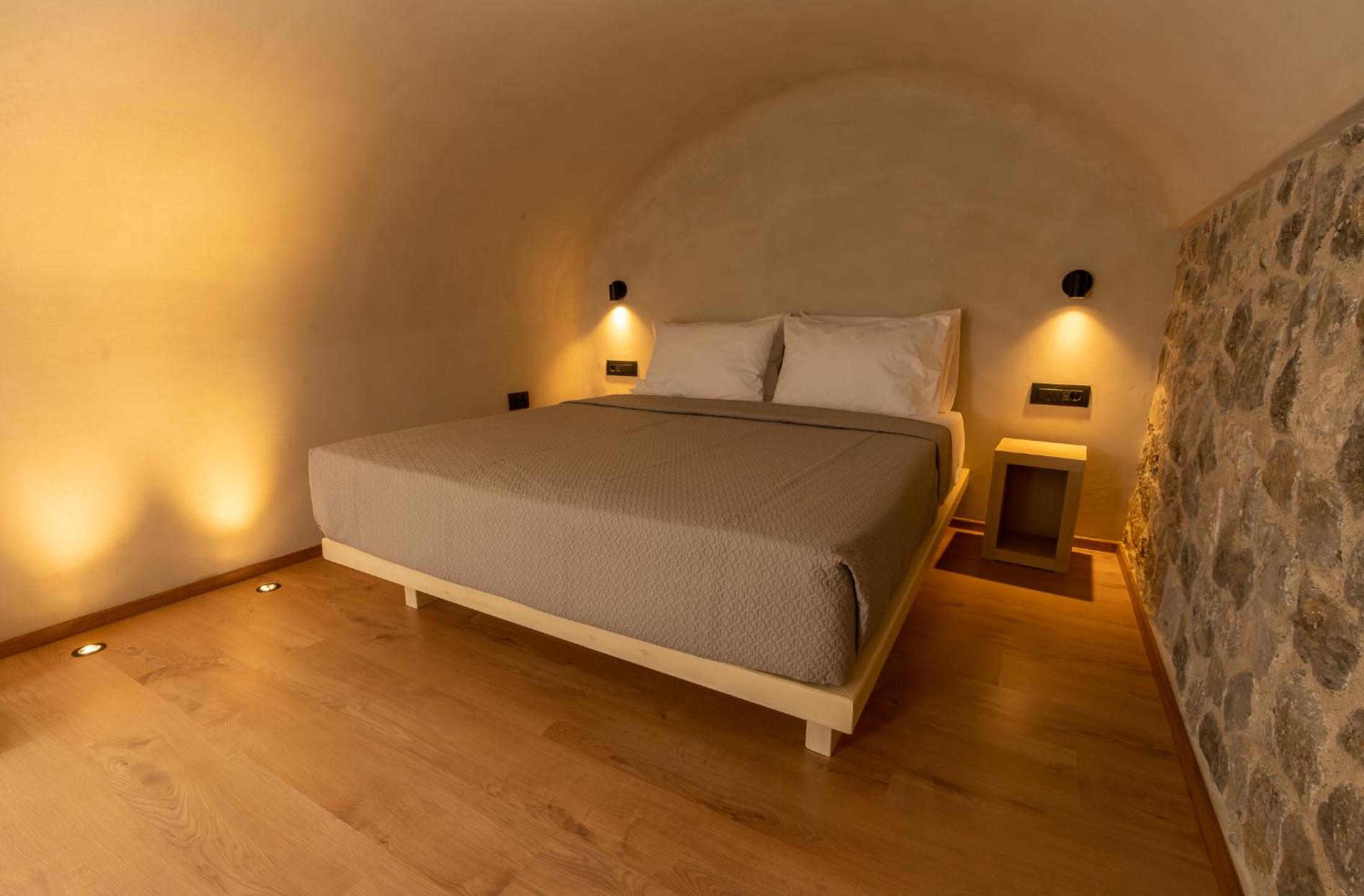 Suite with Hot Tub