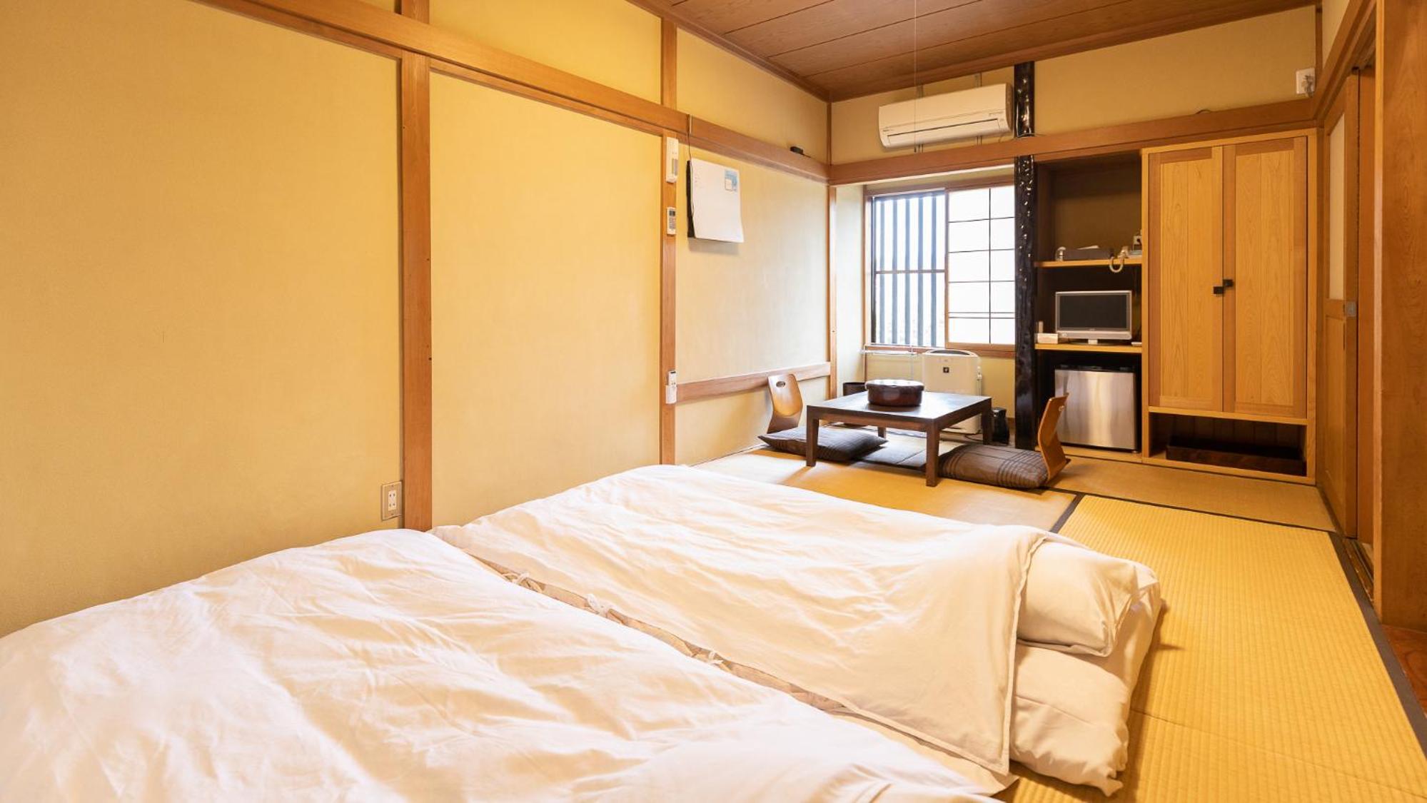 Standard Twin Room with Shared Bathroom photo 1