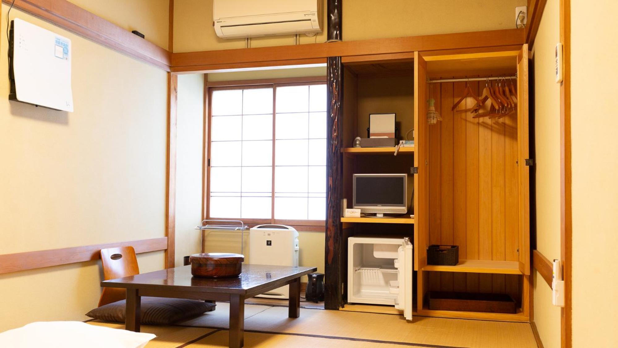 Twin Room with Private Bathroom photo 3