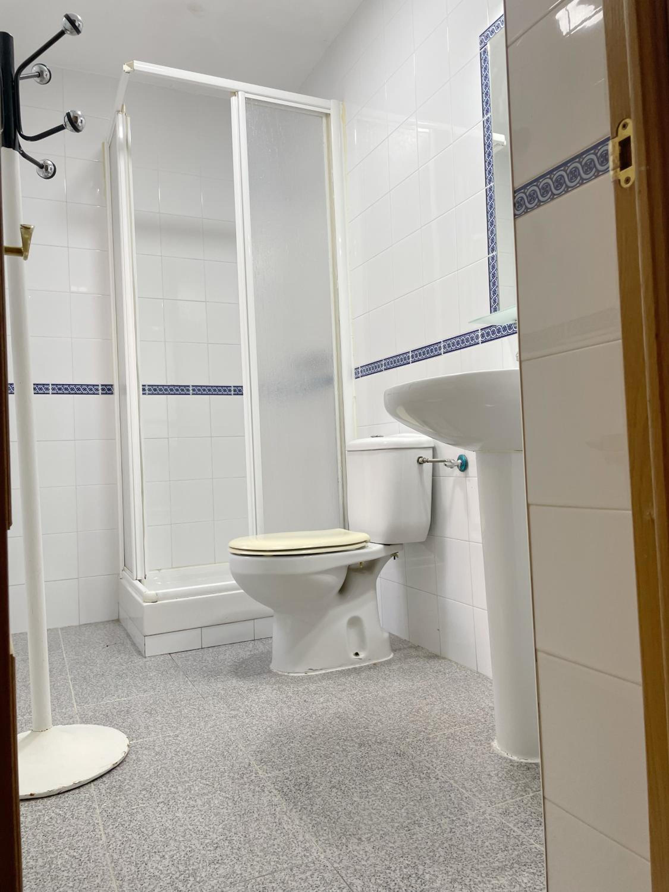 Triple Room with Private Bathroom - Photo 5