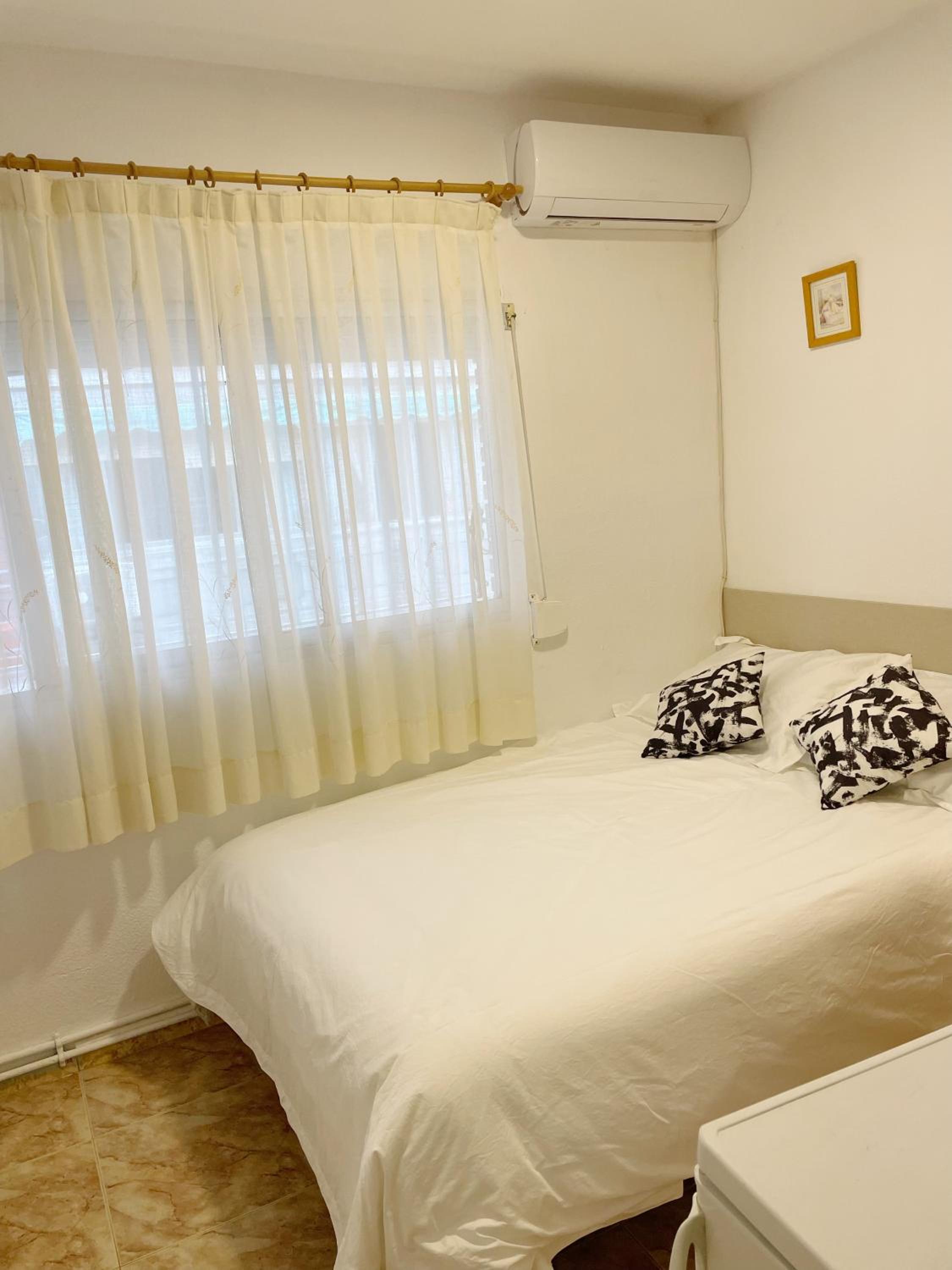 Double Room with Private Bathroom - Photo 1