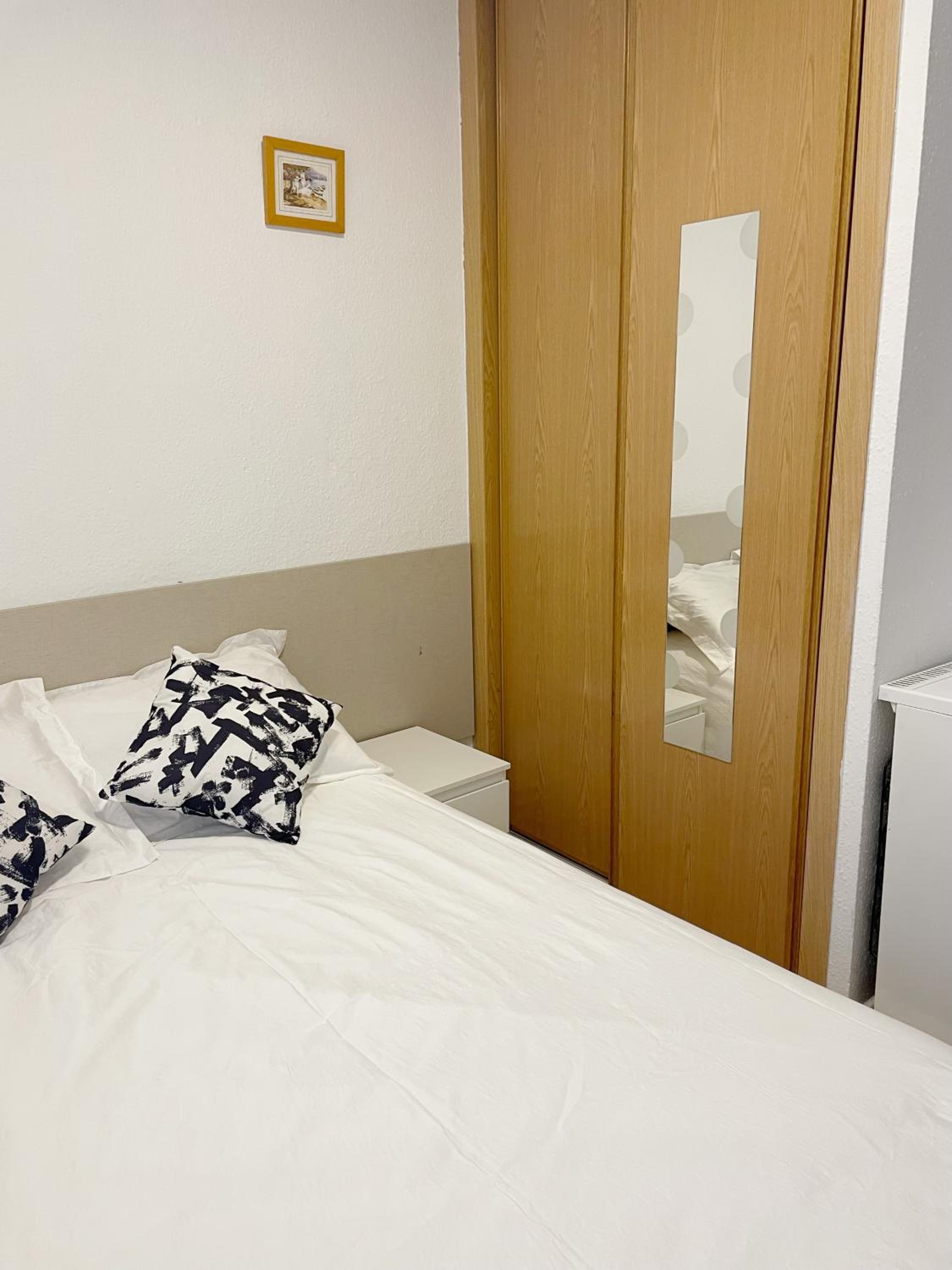 Double Room with Private Bathroom - Photo 4