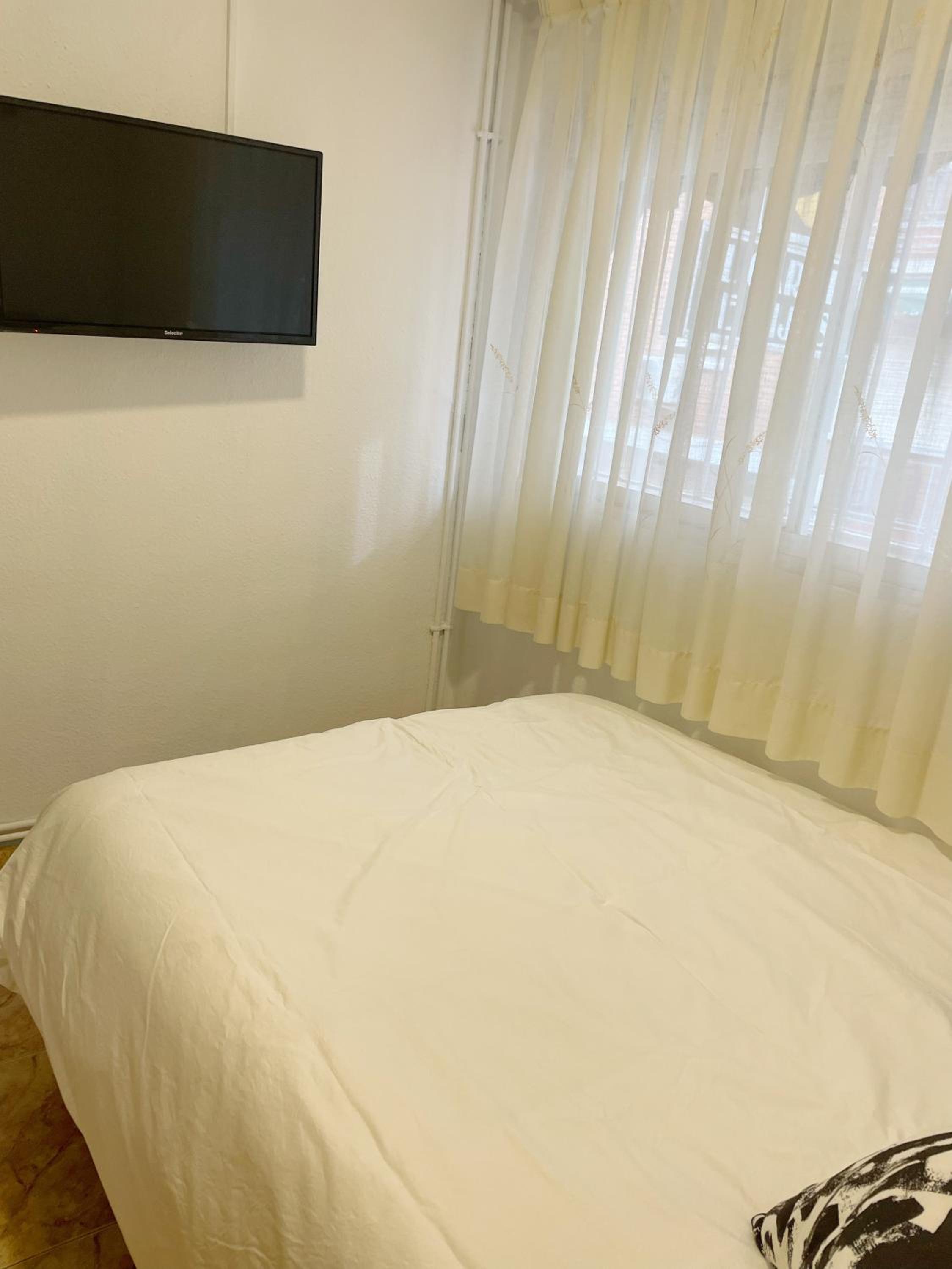 Double Room with Private Bathroom - Photo 3
