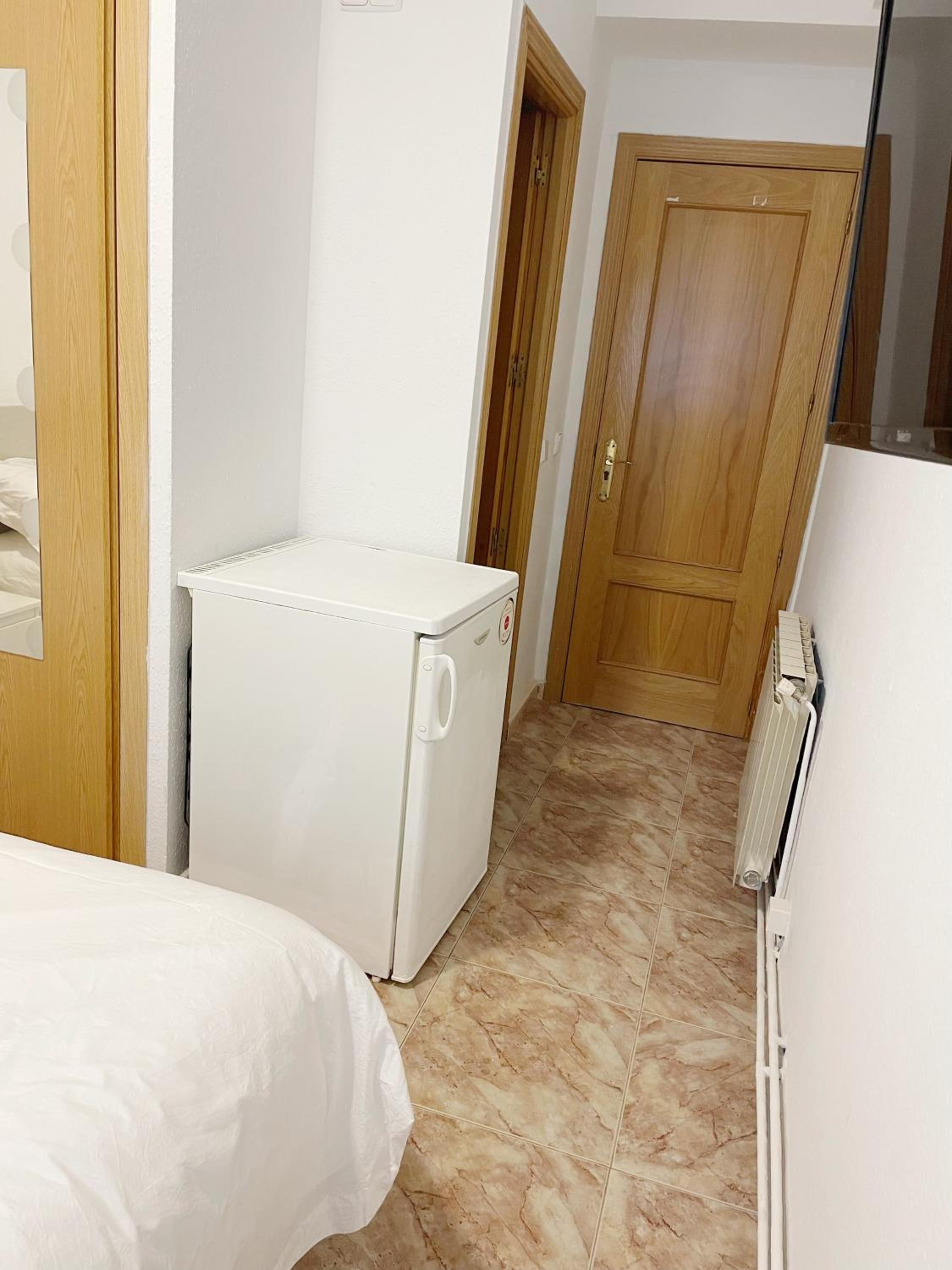 Double Room with Private Bathroom - Photo 5