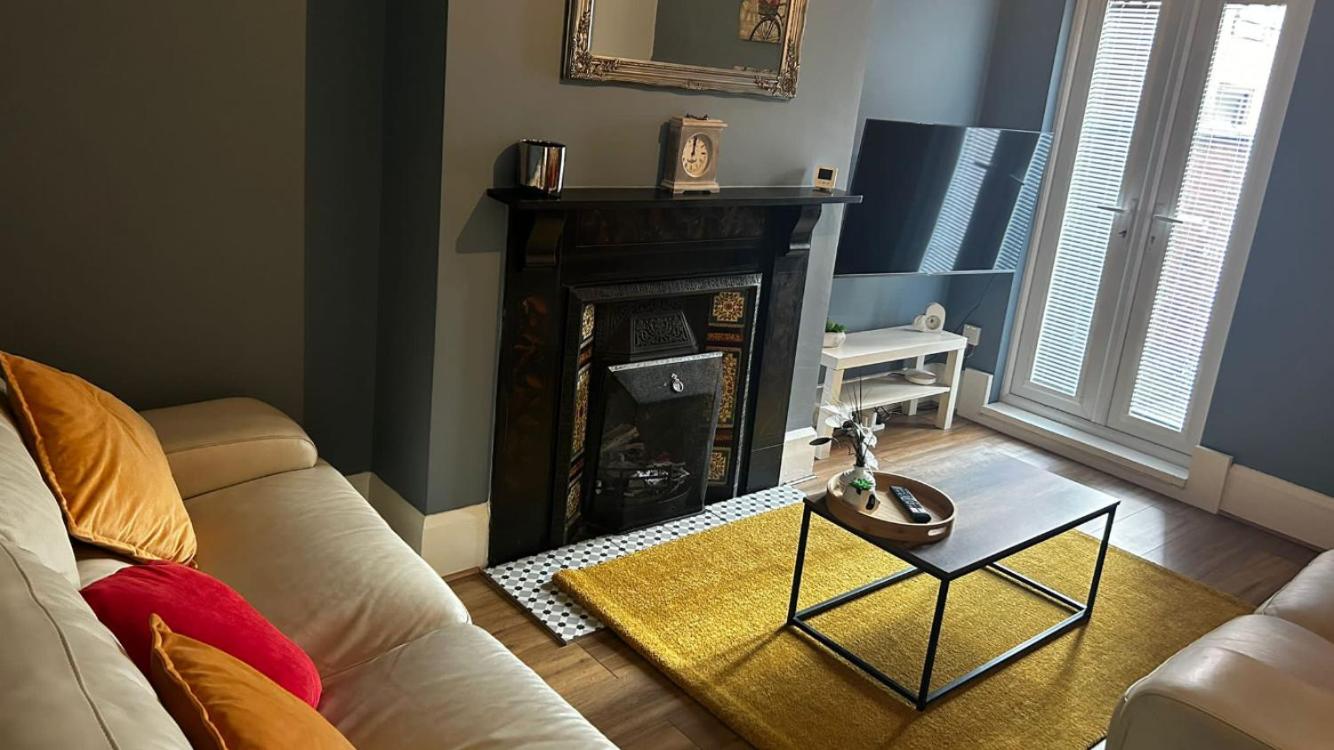 Five-Bedroom House photo 1