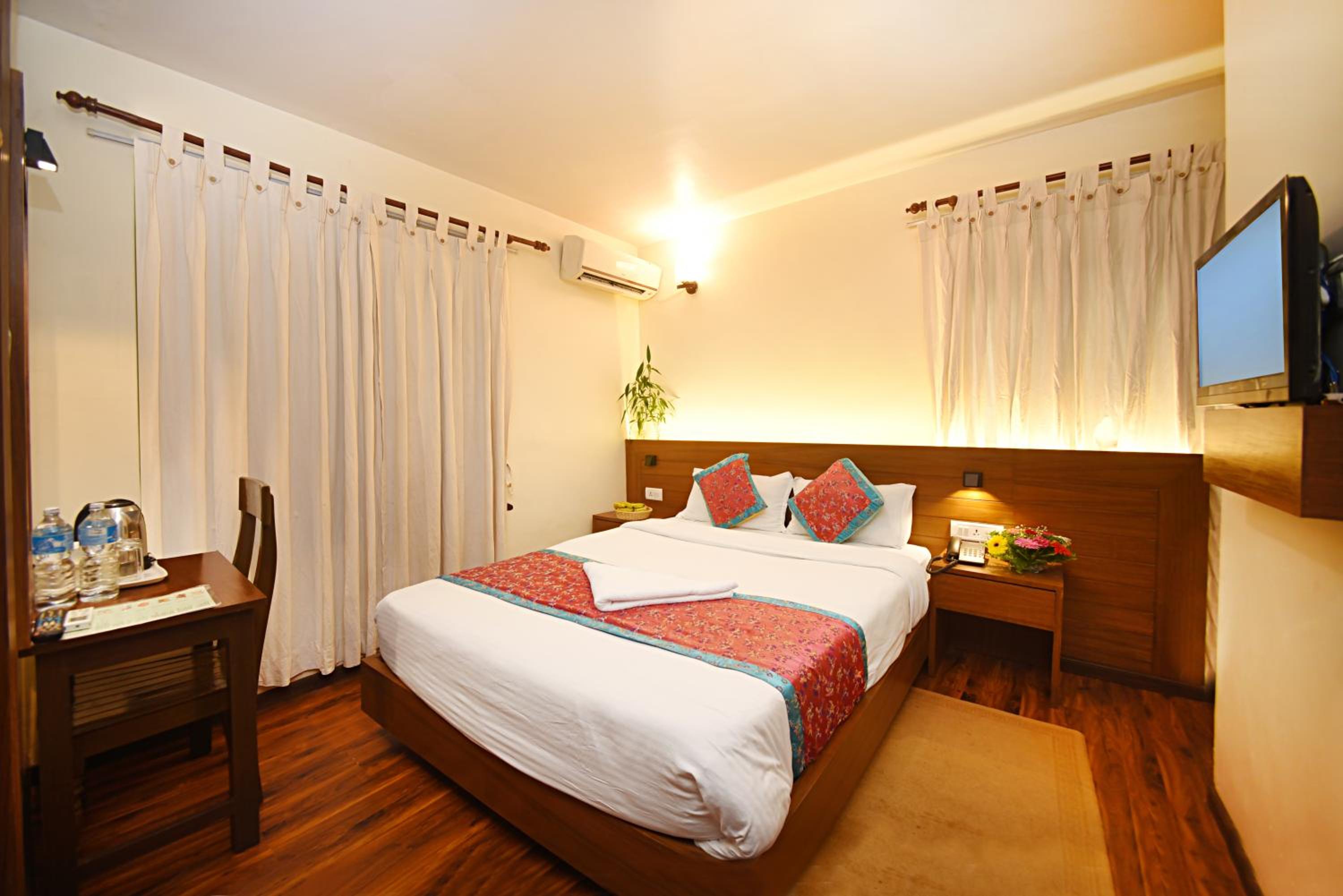 Deluxe Double Or Twin Room - Photo 11
