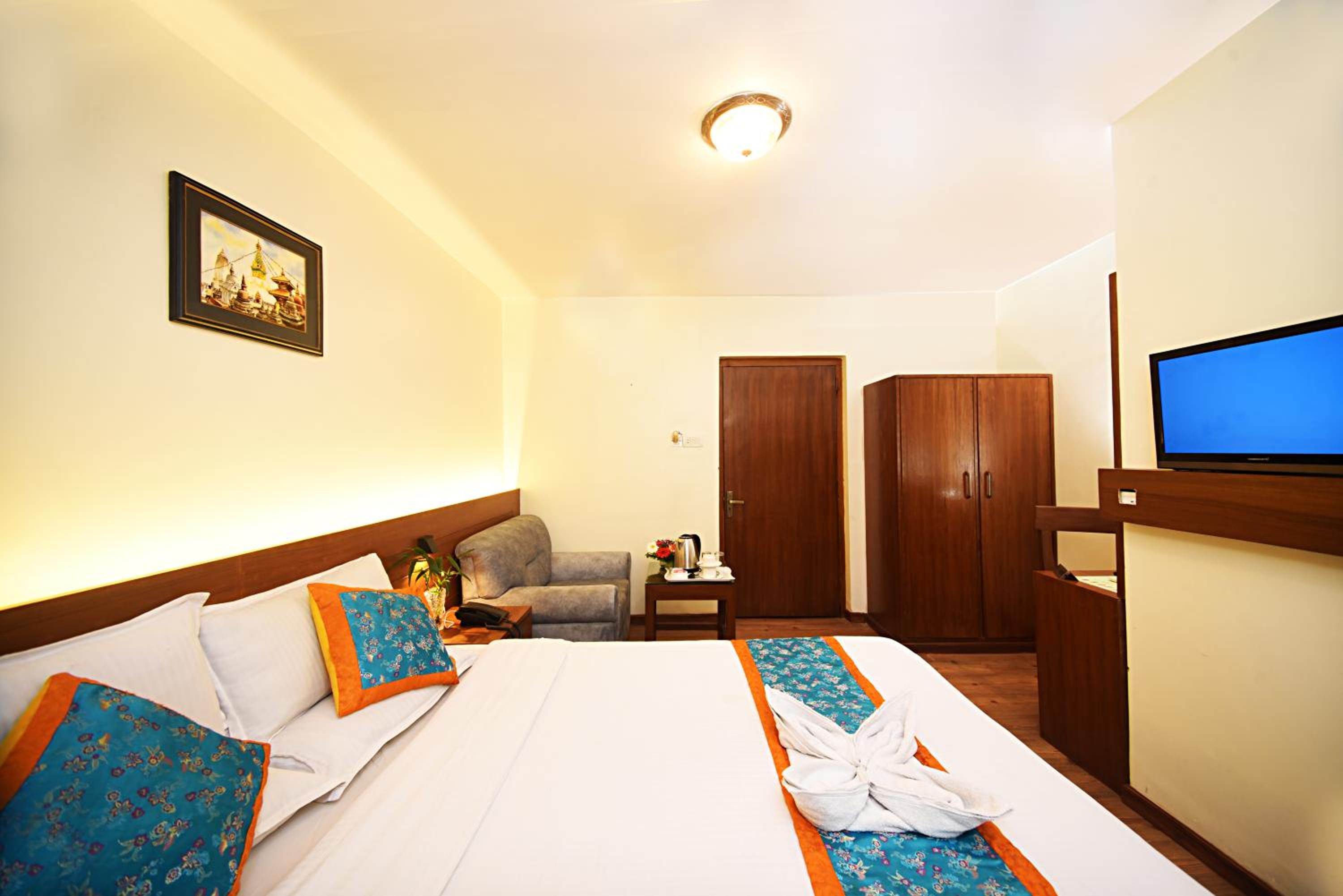 Deluxe Double Or Twin Room - Photo 12