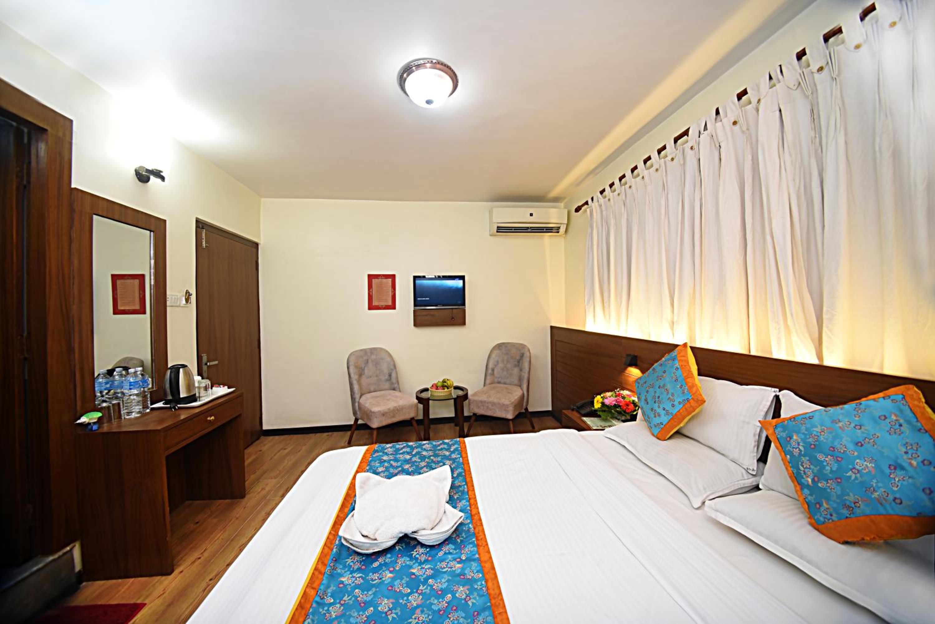 Deluxe Double Or Twin Room - Photo 9
