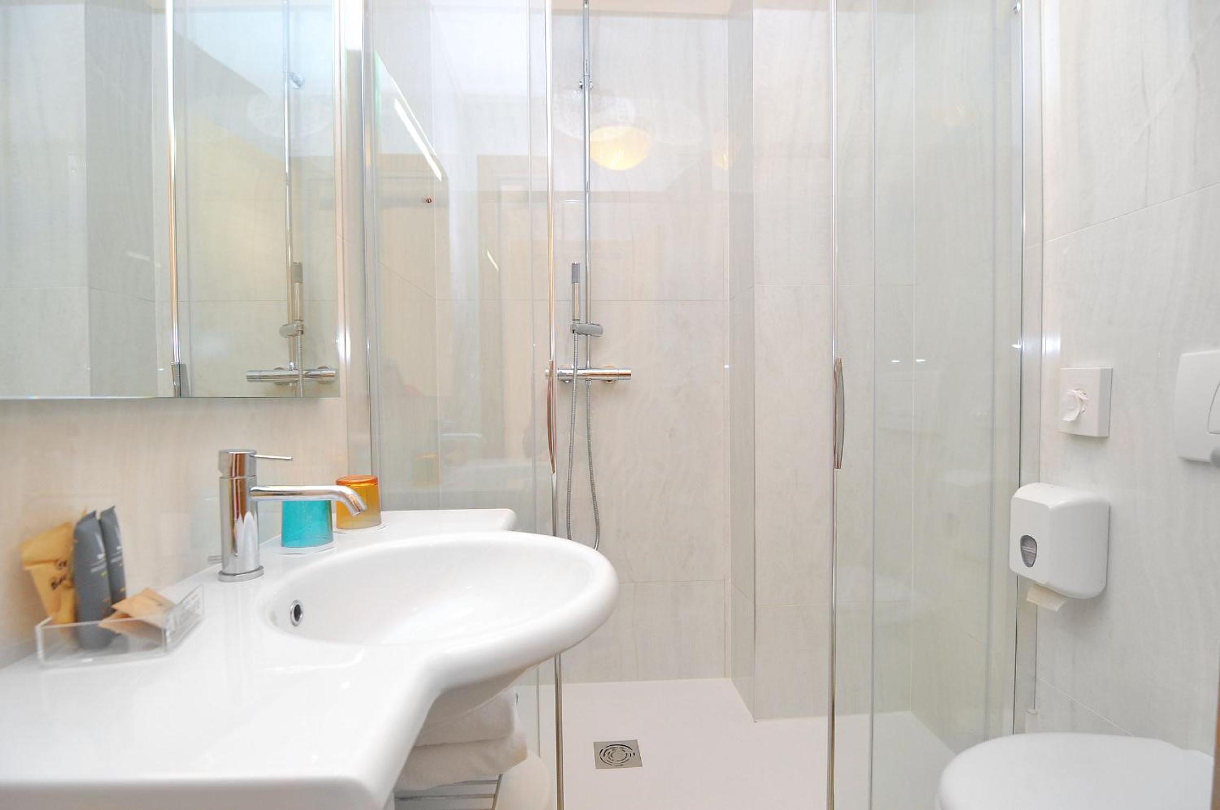 Superior Double or Twin Room with Balcony - Photo 5